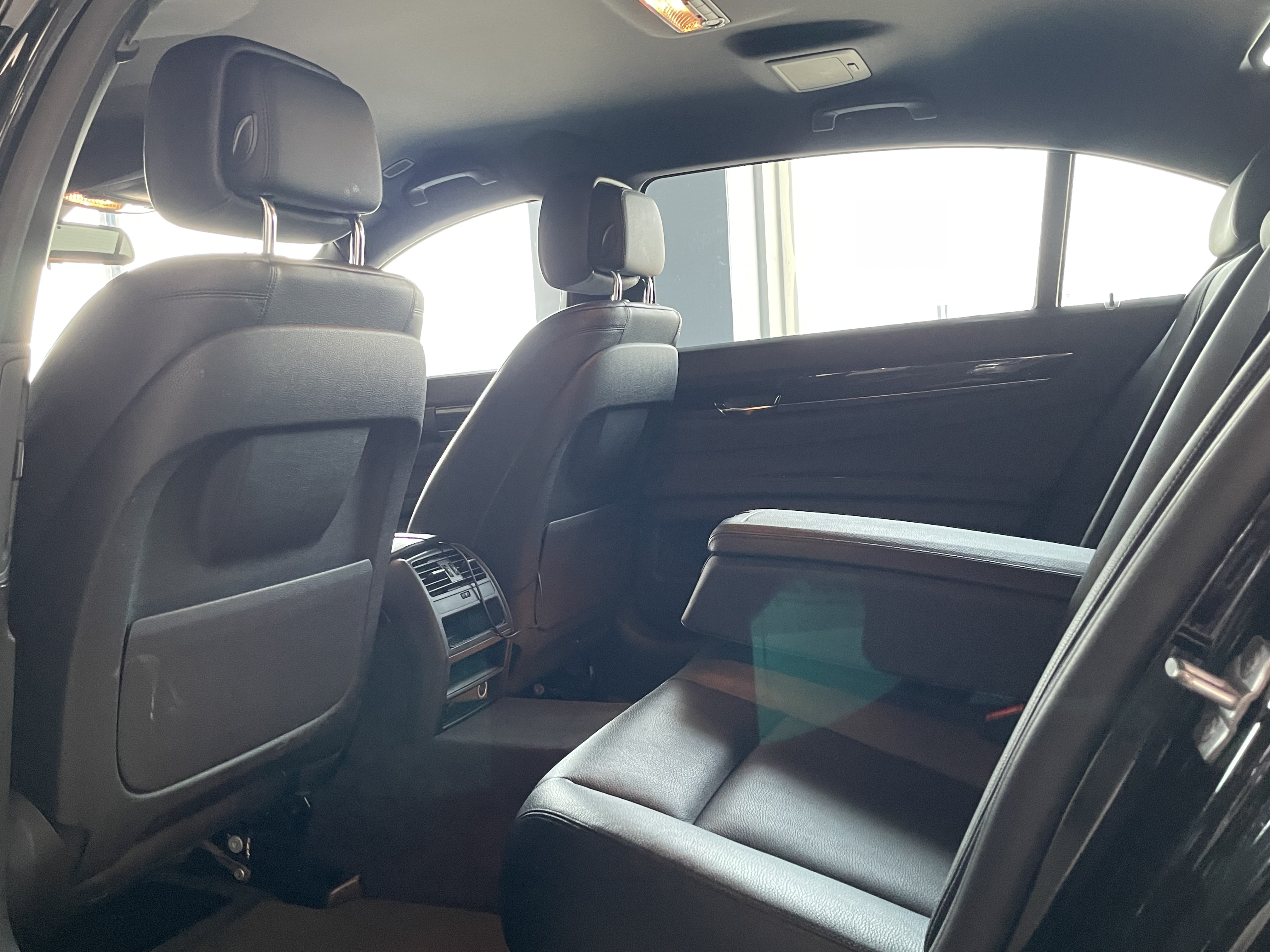 BMW 7-Series 750 Li - Image 3