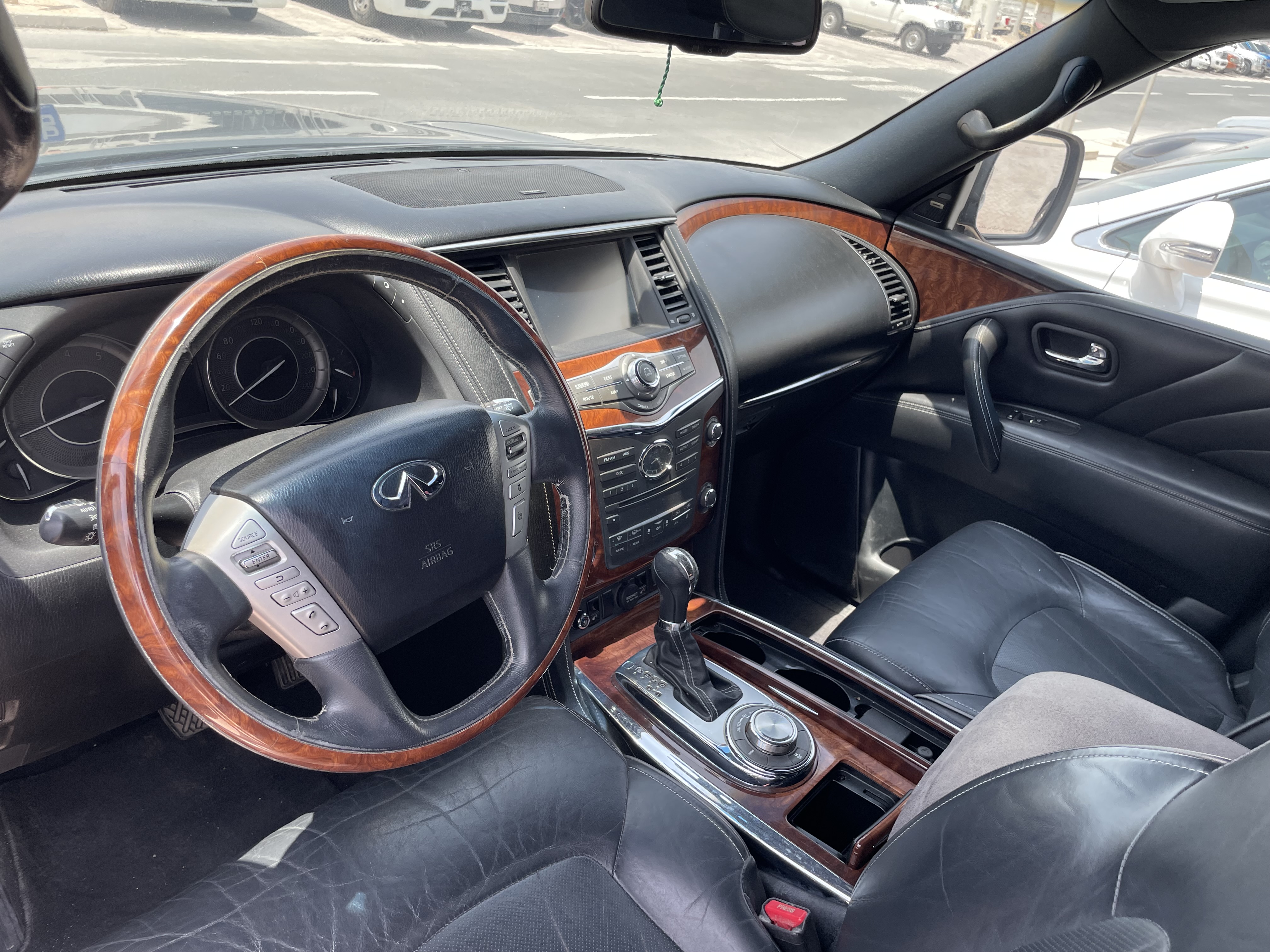 Infiniti QX 80 2015 - Image 2