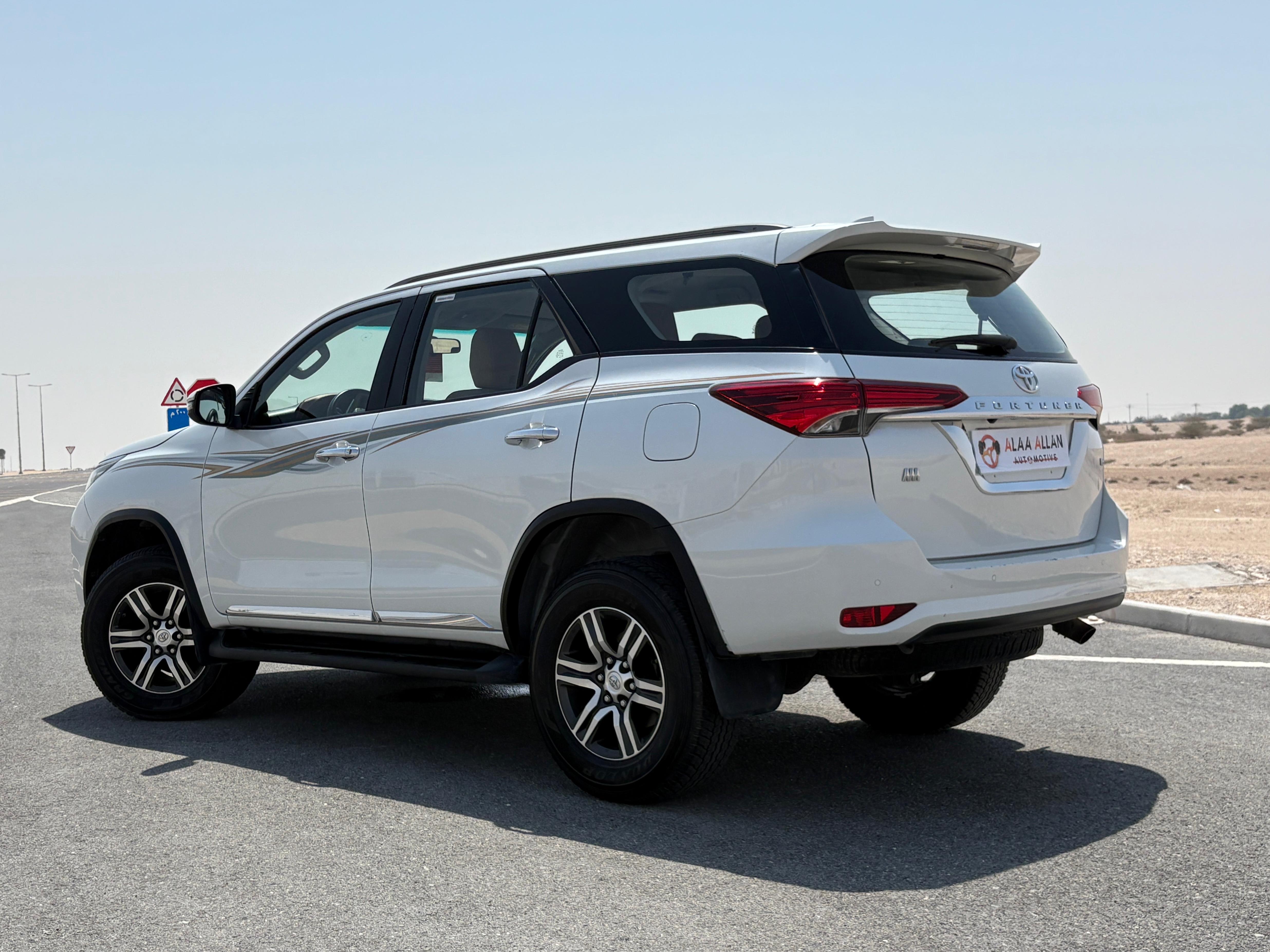 Toyota Fortuner V6 2023 - Image 2