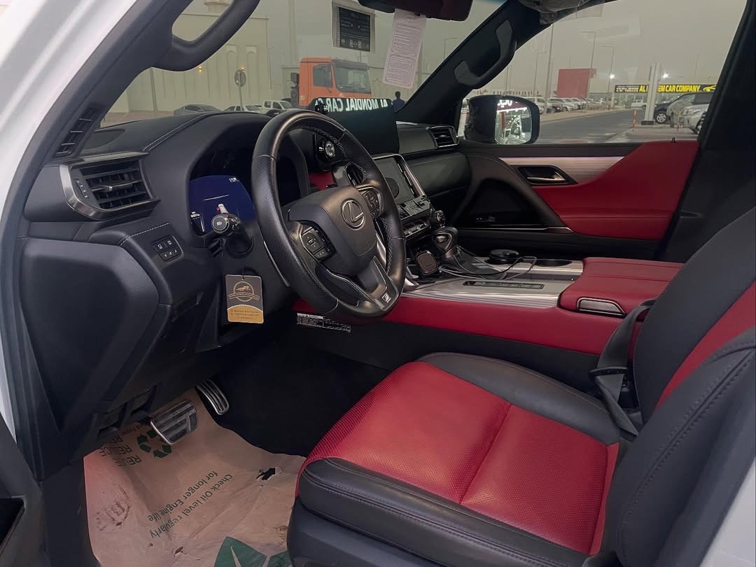 Lexus LX 600  F-Sport 2023 - Image 4