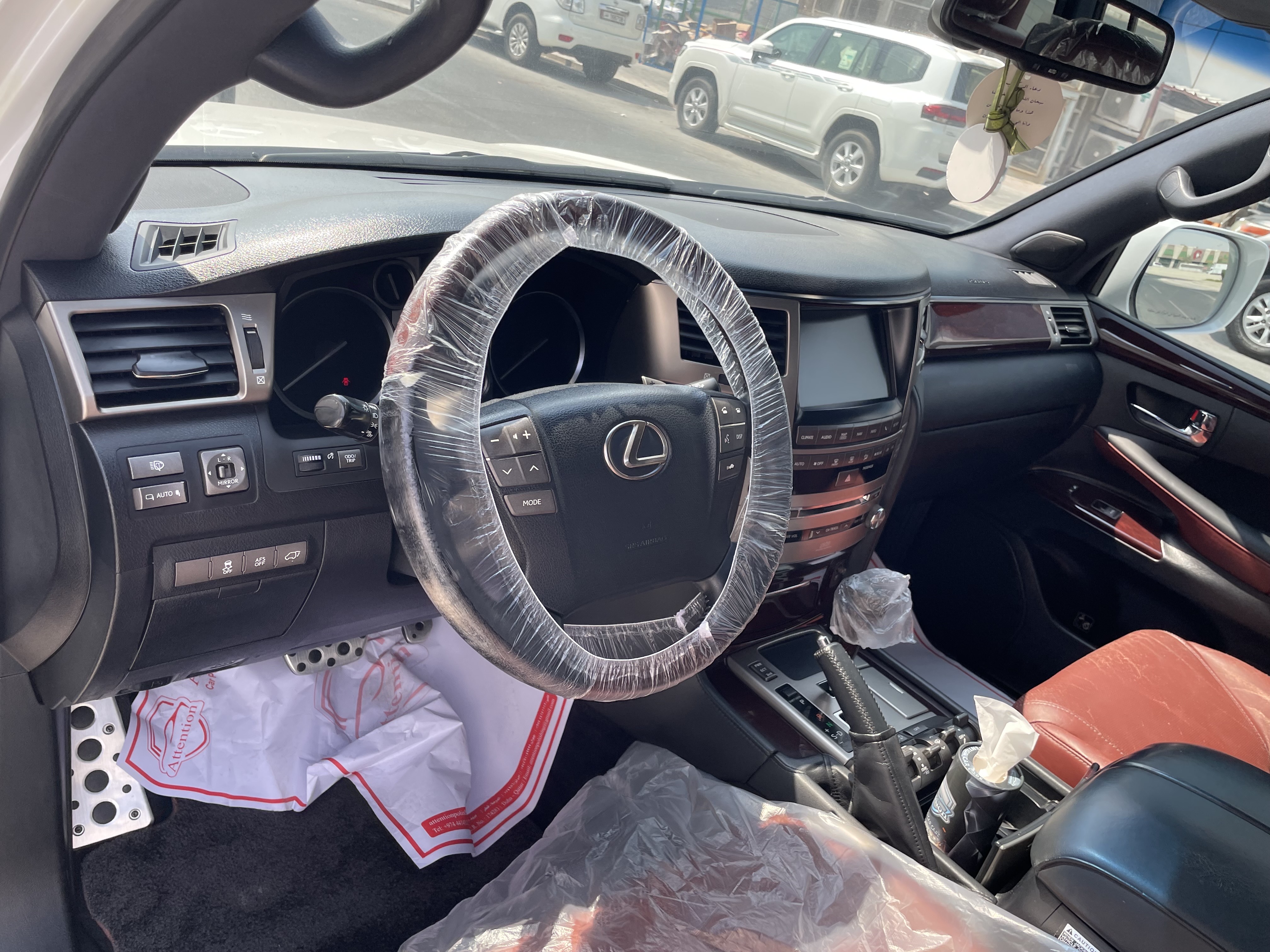 Lexus LX 570 S 2014 - Image 4