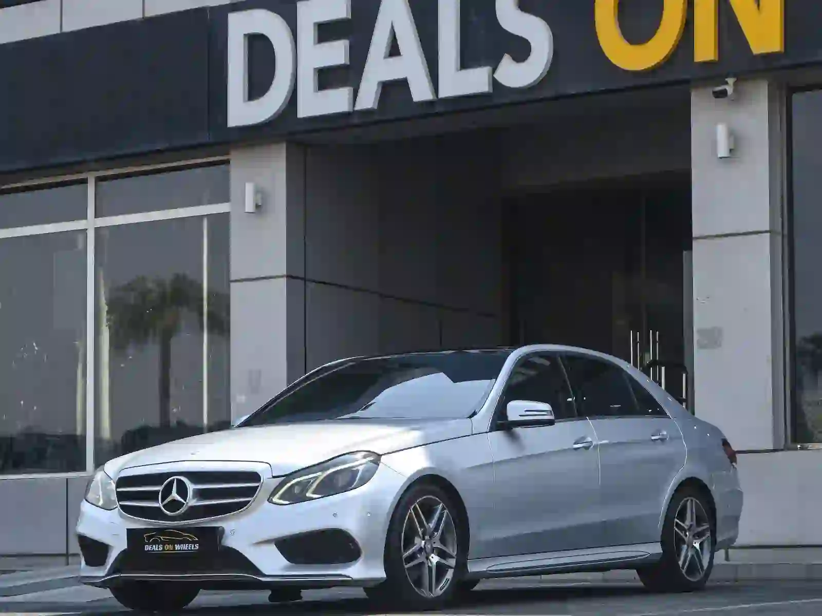 Mercedes-Benz E-Class Sedan 300 2015 - Image 3