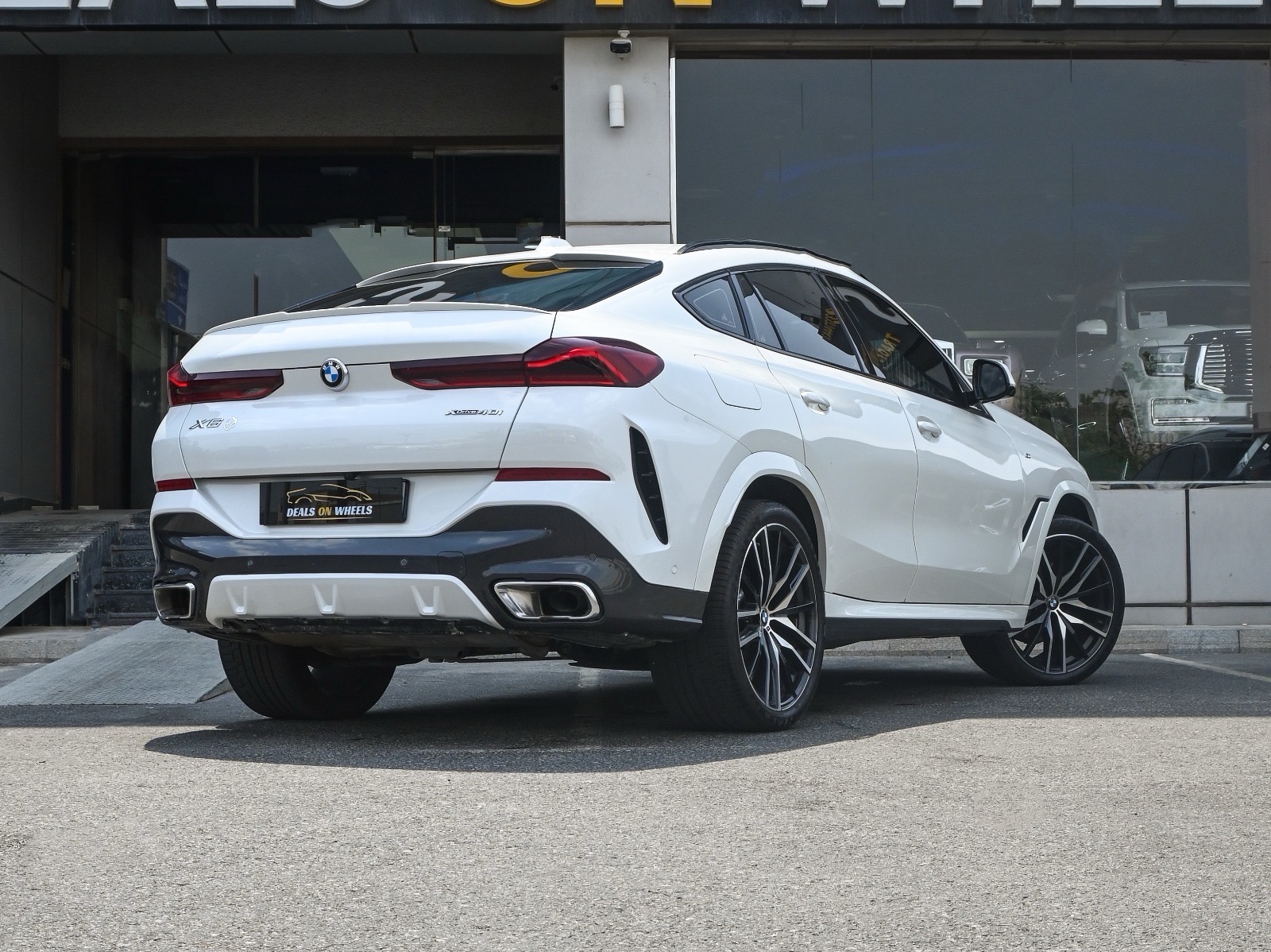BMW X-Series X6 40i 2024 - Image 2