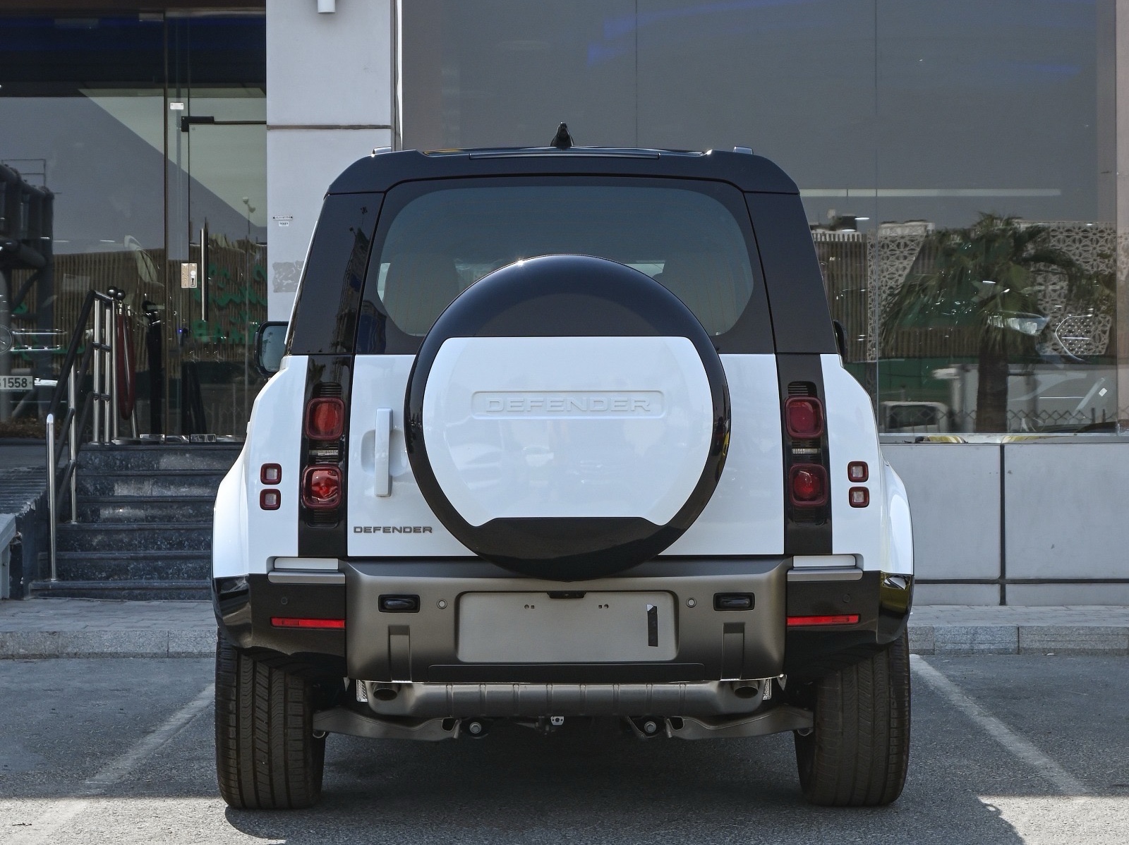 Land Rover Defender 110 2025 - Image 4