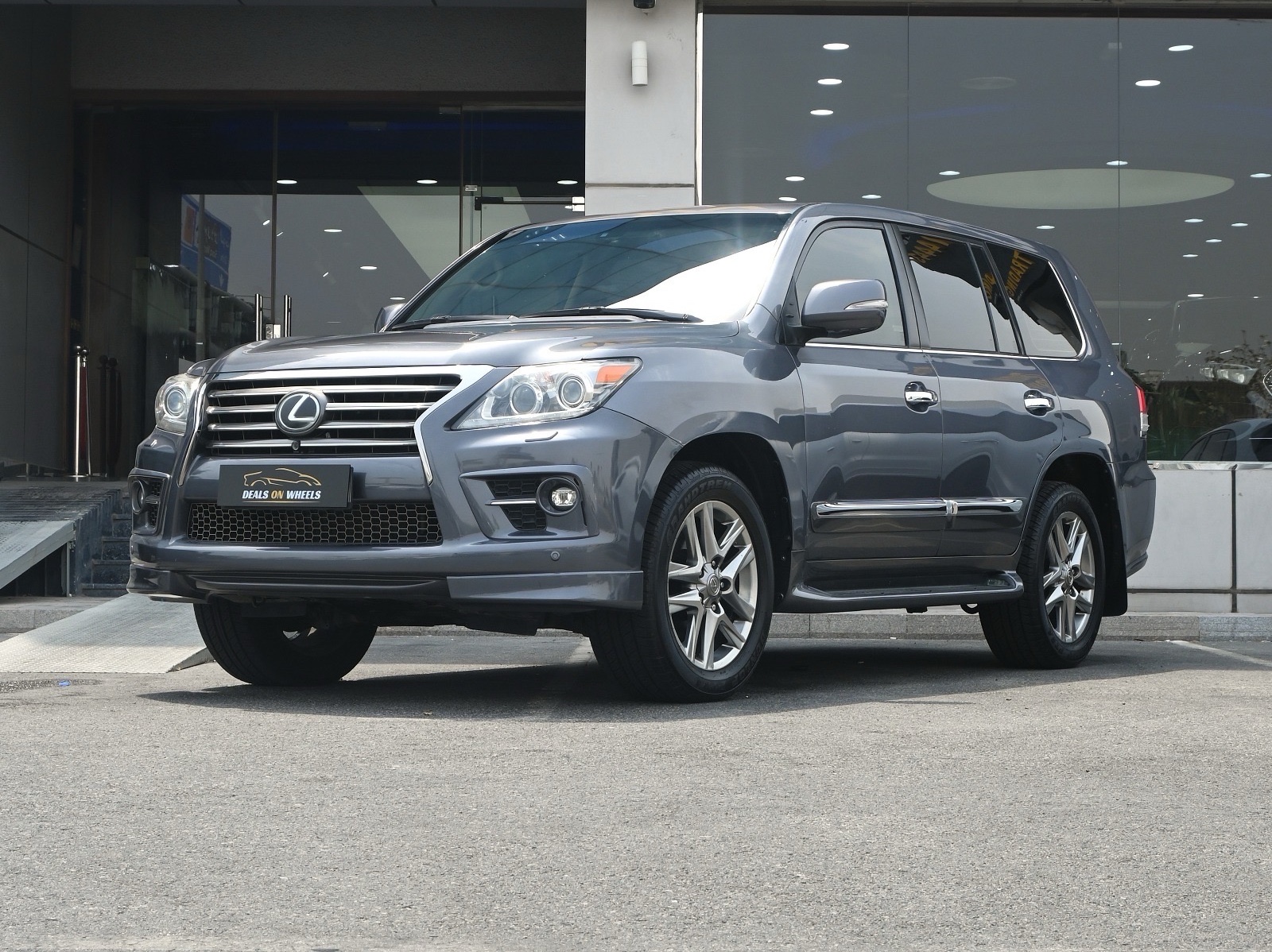 Lexus LX 570 S 2015