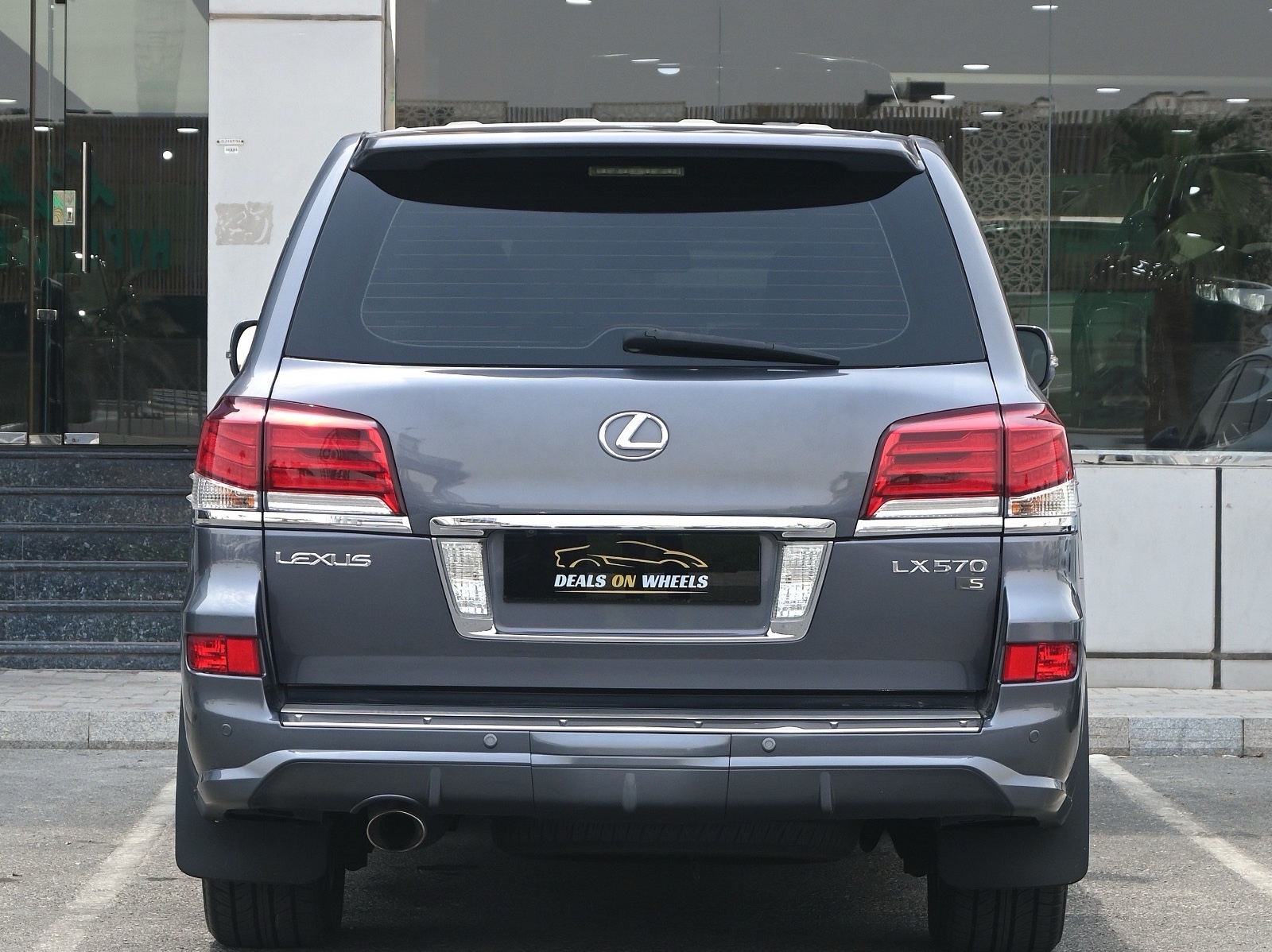 Lexus LX 570 S 2015 - Image 4