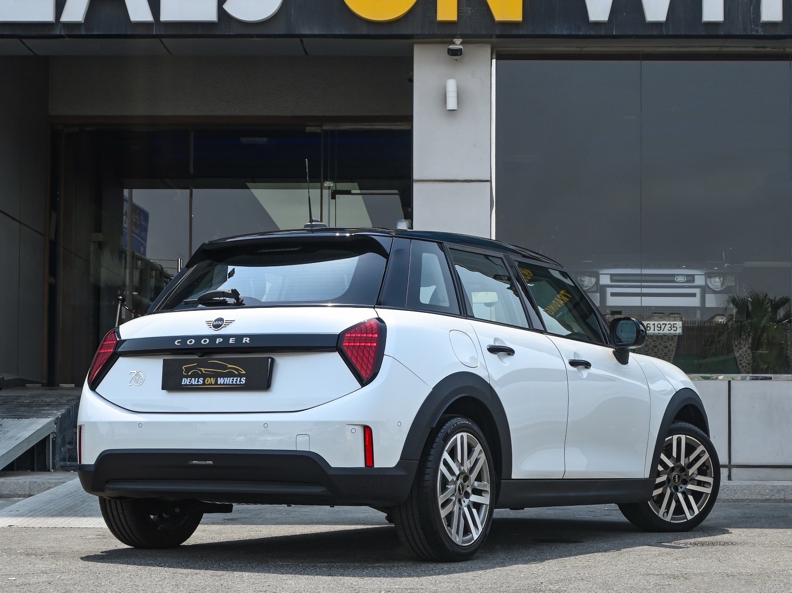 Mini Cooper 2025 - Image 2