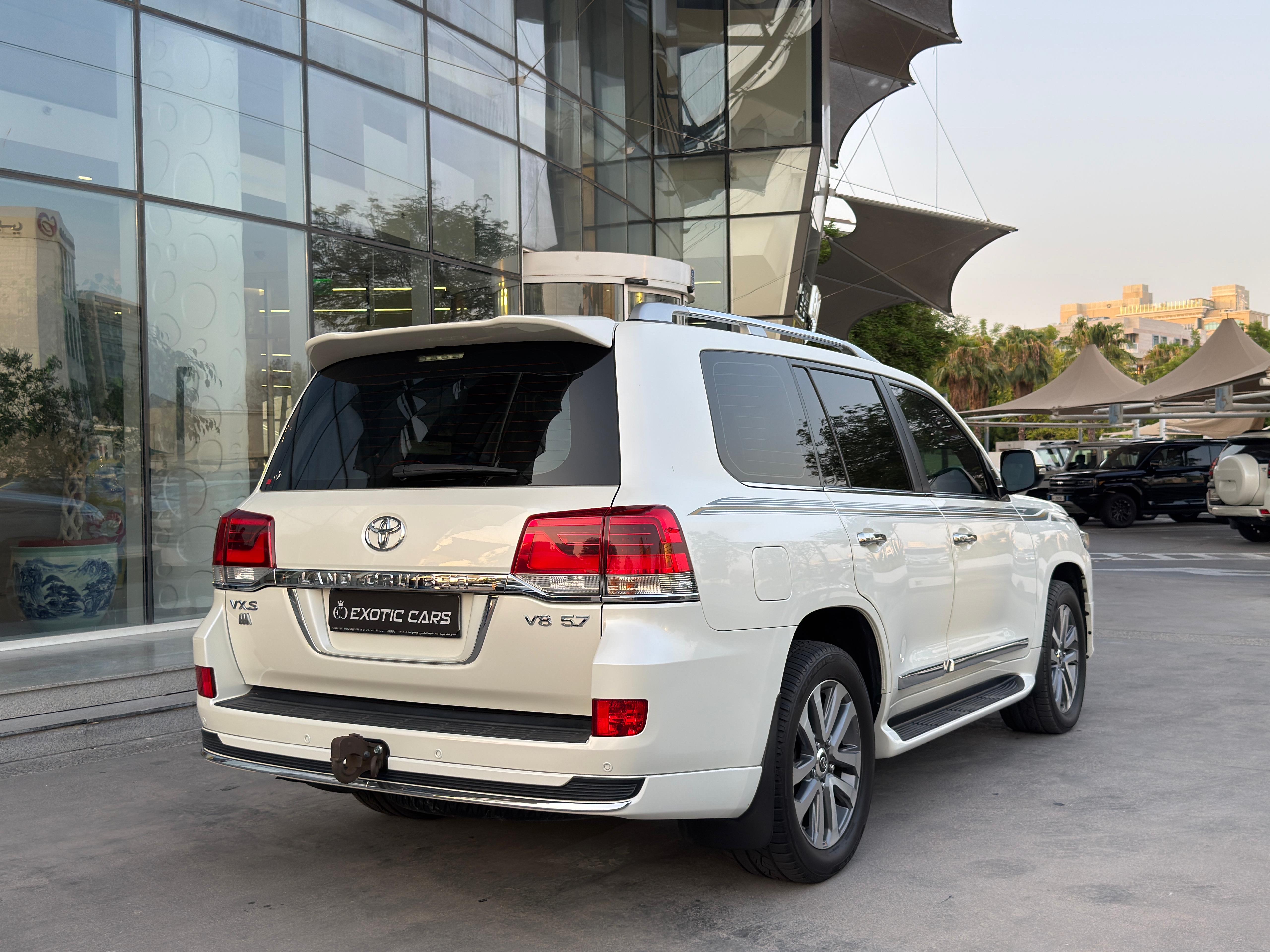 Toyota Land Cruiser GX 2019 - Image 3