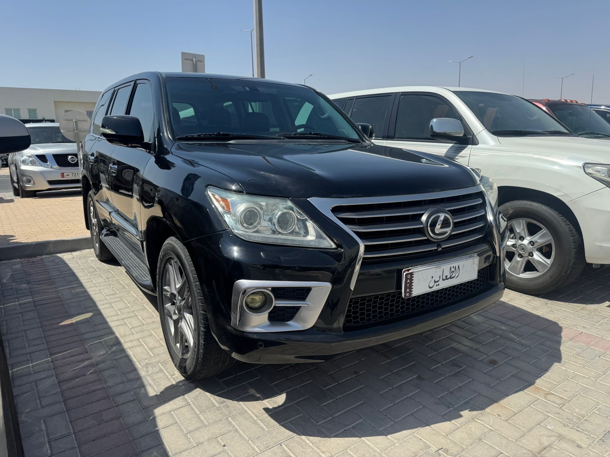 Lexus LX 570 2011 - Image 2