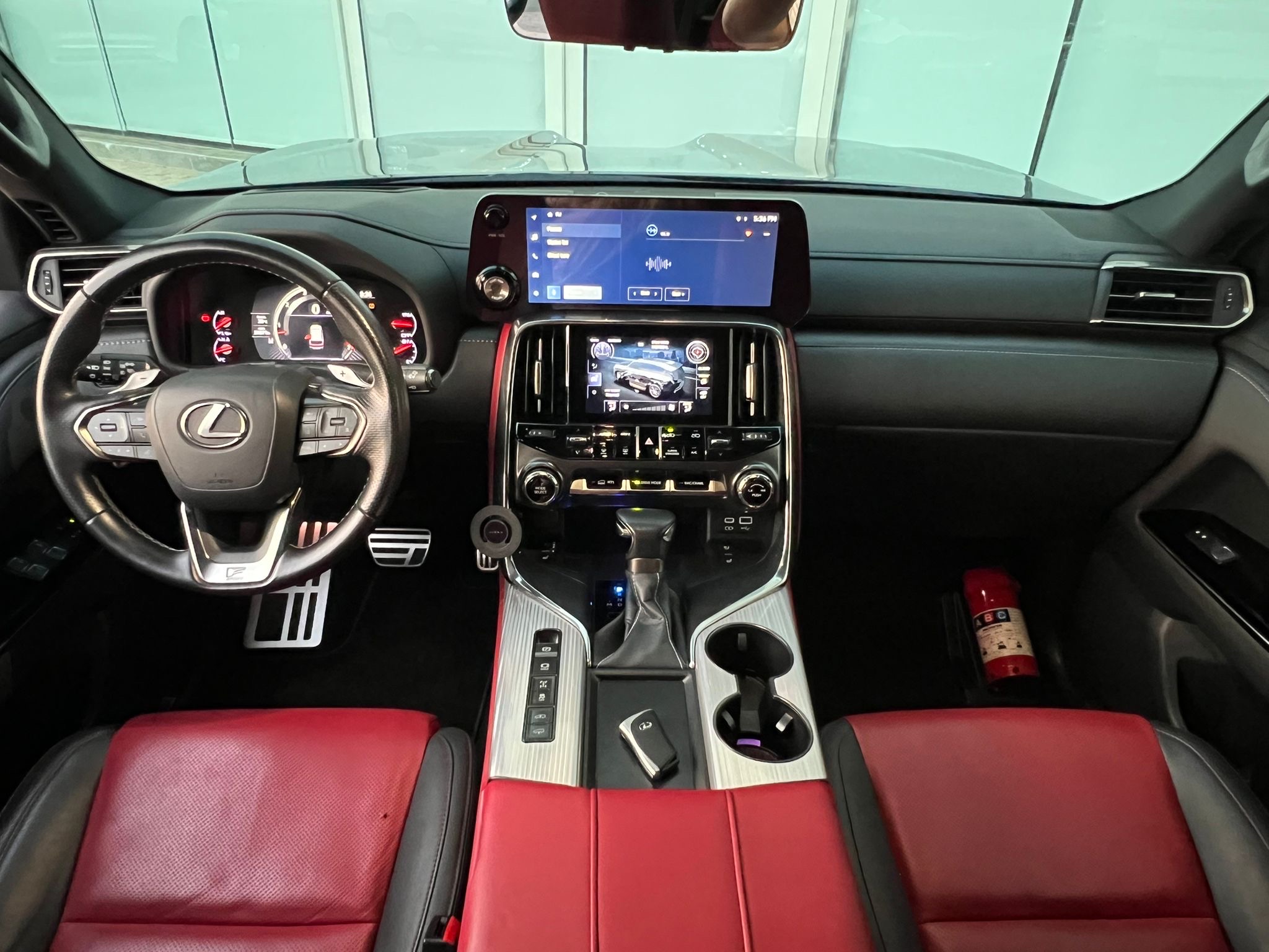 Lexus LX 600  F-Sport 2023 - Image 3