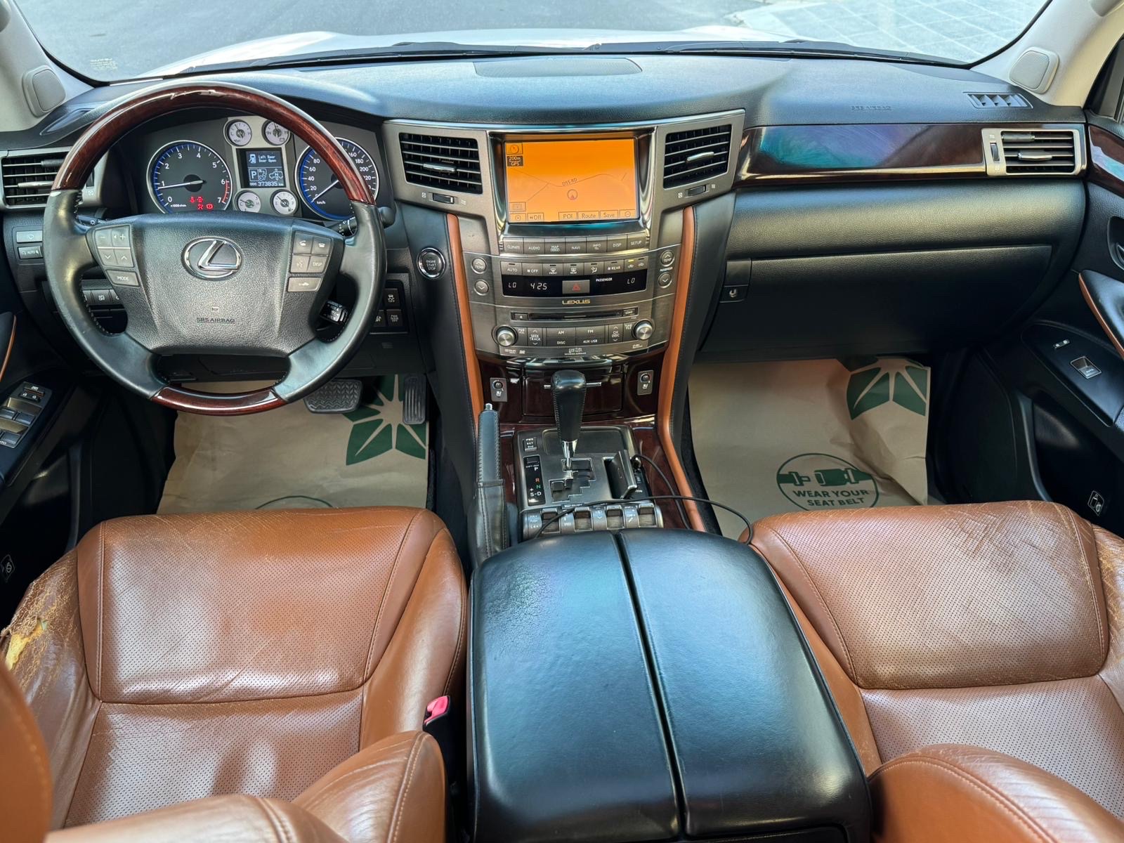 Lexus LX 570 2011 - Image 4