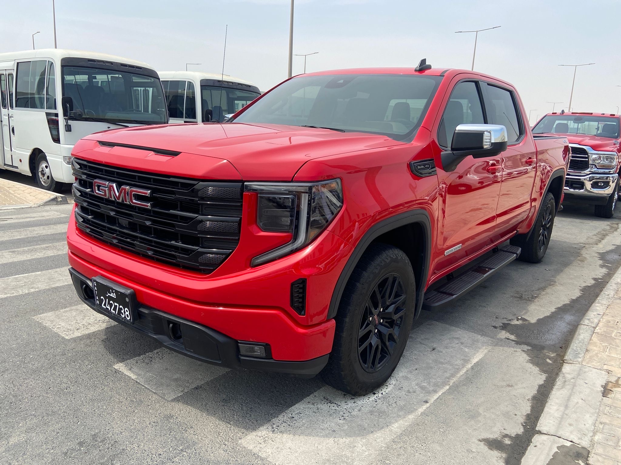 GMC Sierra 1500 2023 - Image 2