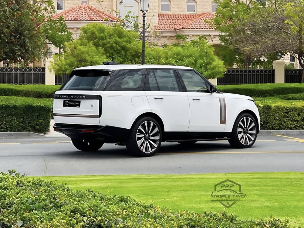 Land Rover Range Vogue SV  - Image 2