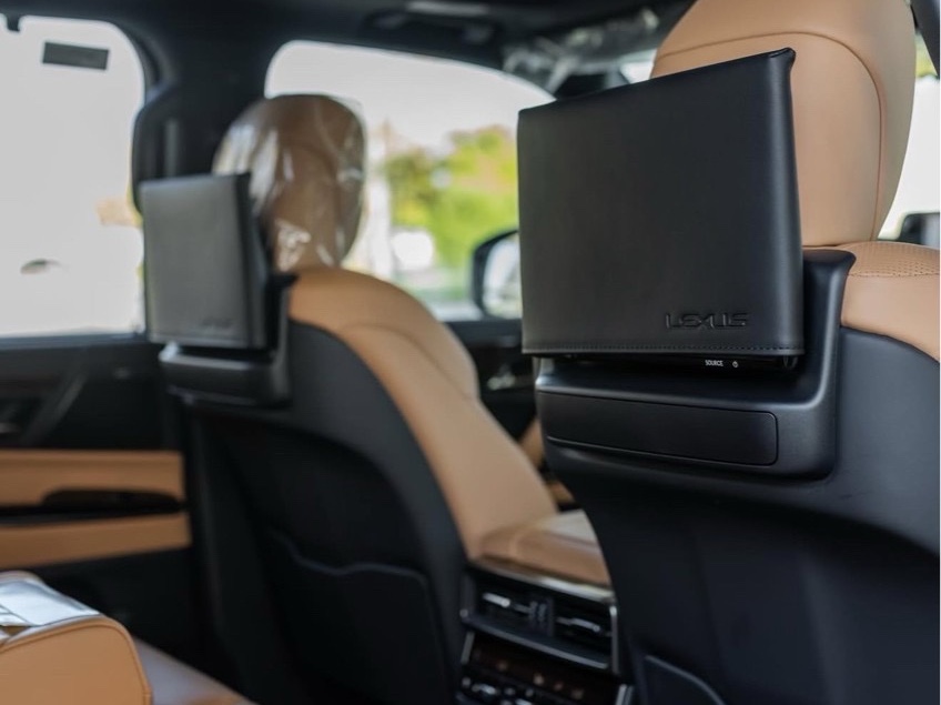 Lexus LX 600 Luxury  2024 - Image 4
