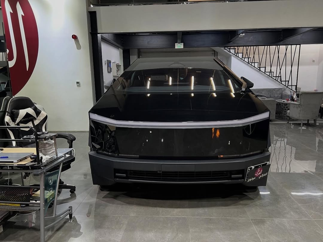 Tesla Cybertruck  2024 - Image 2