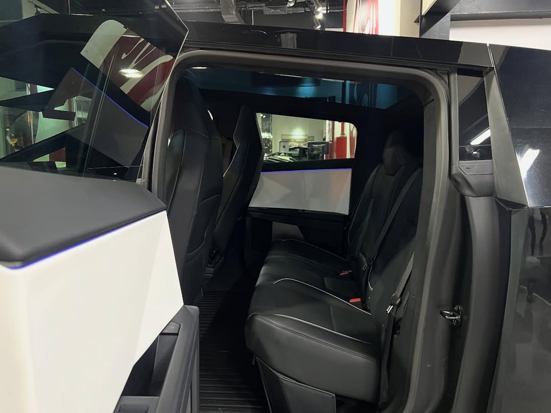 Tesla Cybertruck  2024 - Image 4