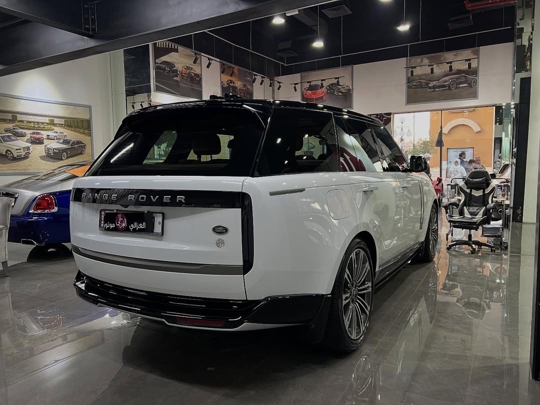 Land Rover Range Vogue 2023 - Image 3