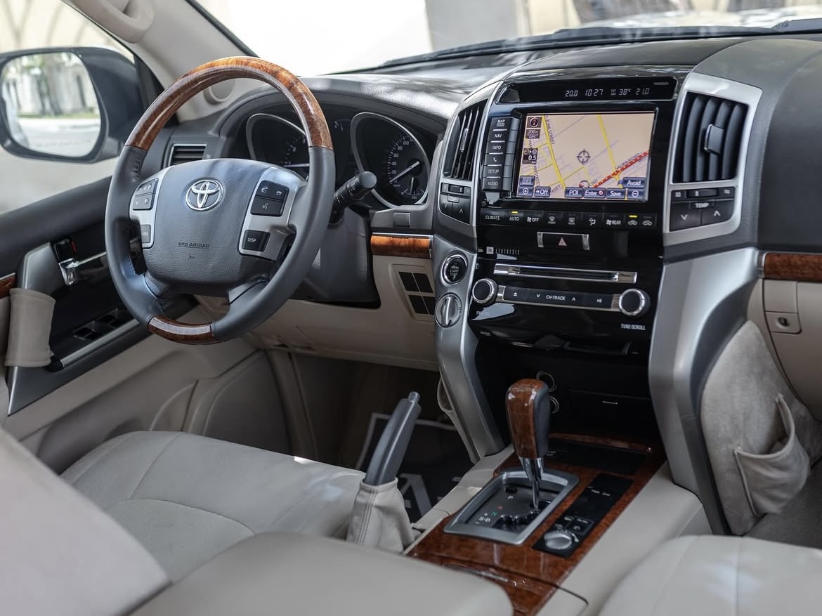 Toyota Land Cruiser VX.R - Image 3