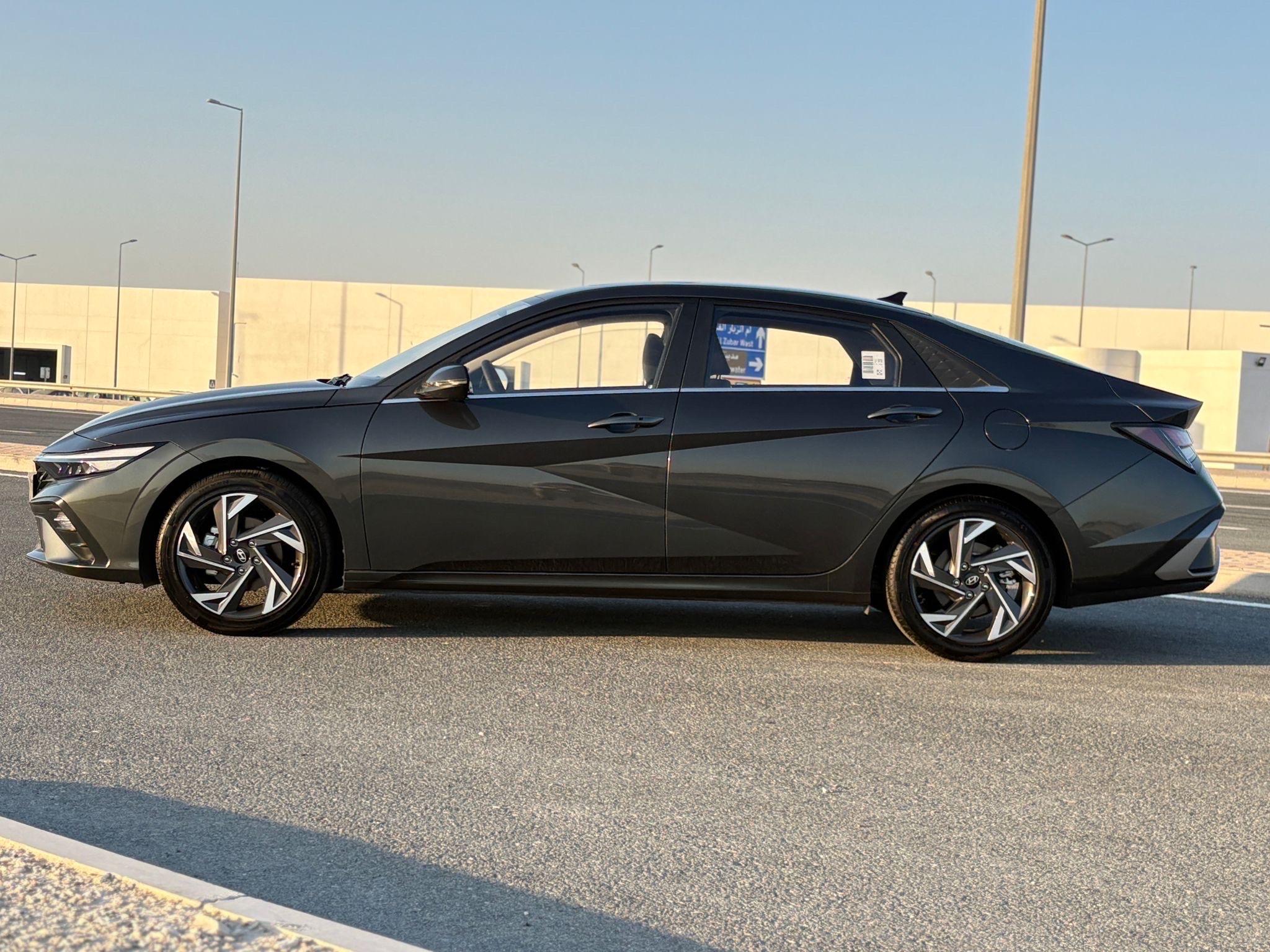 Hyundai Elantra 2024 - Image 2