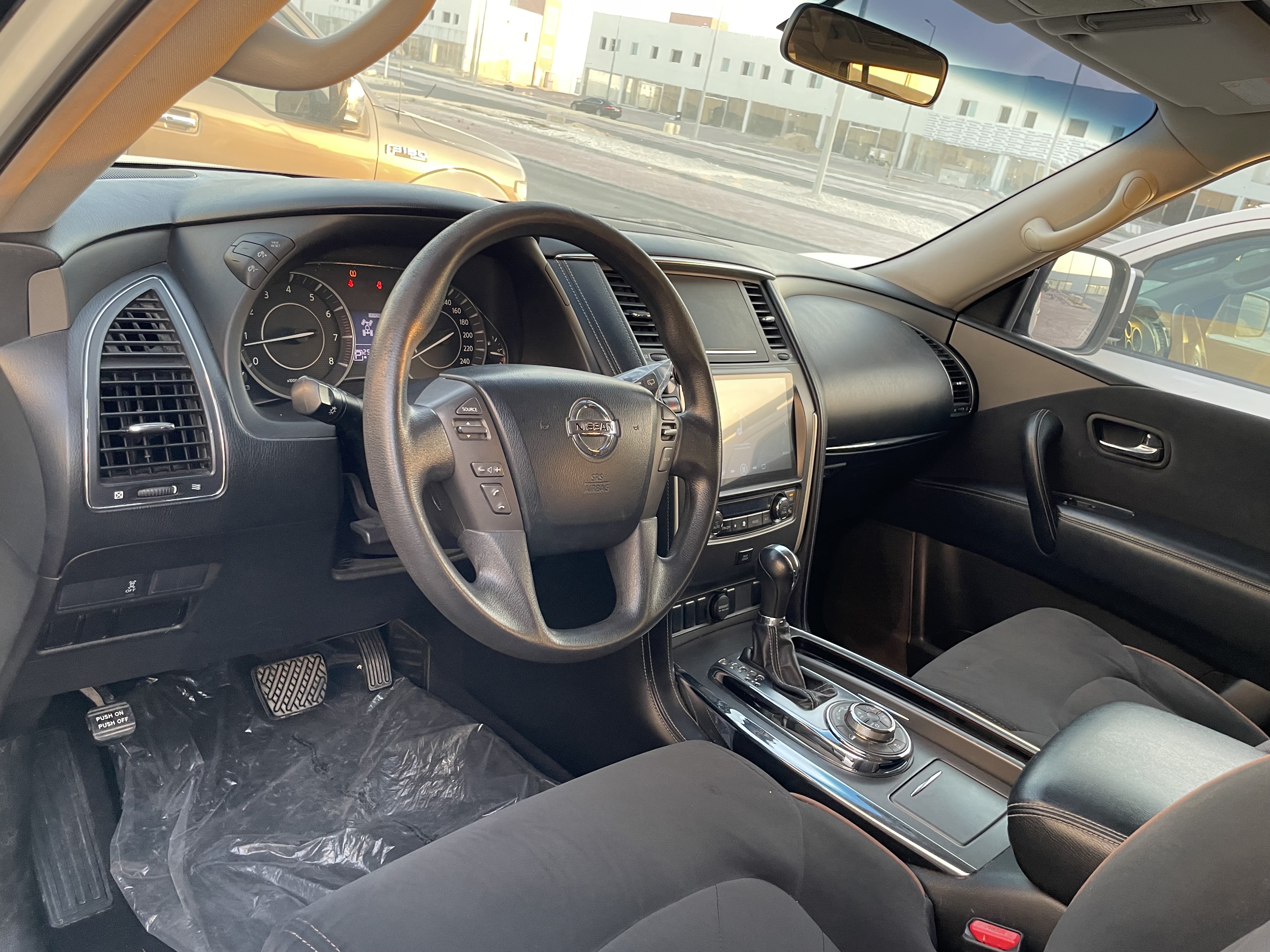 Nissan Patrol Standard 2017 - Image 4