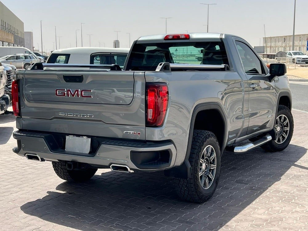 GMC Sierra - Image 2