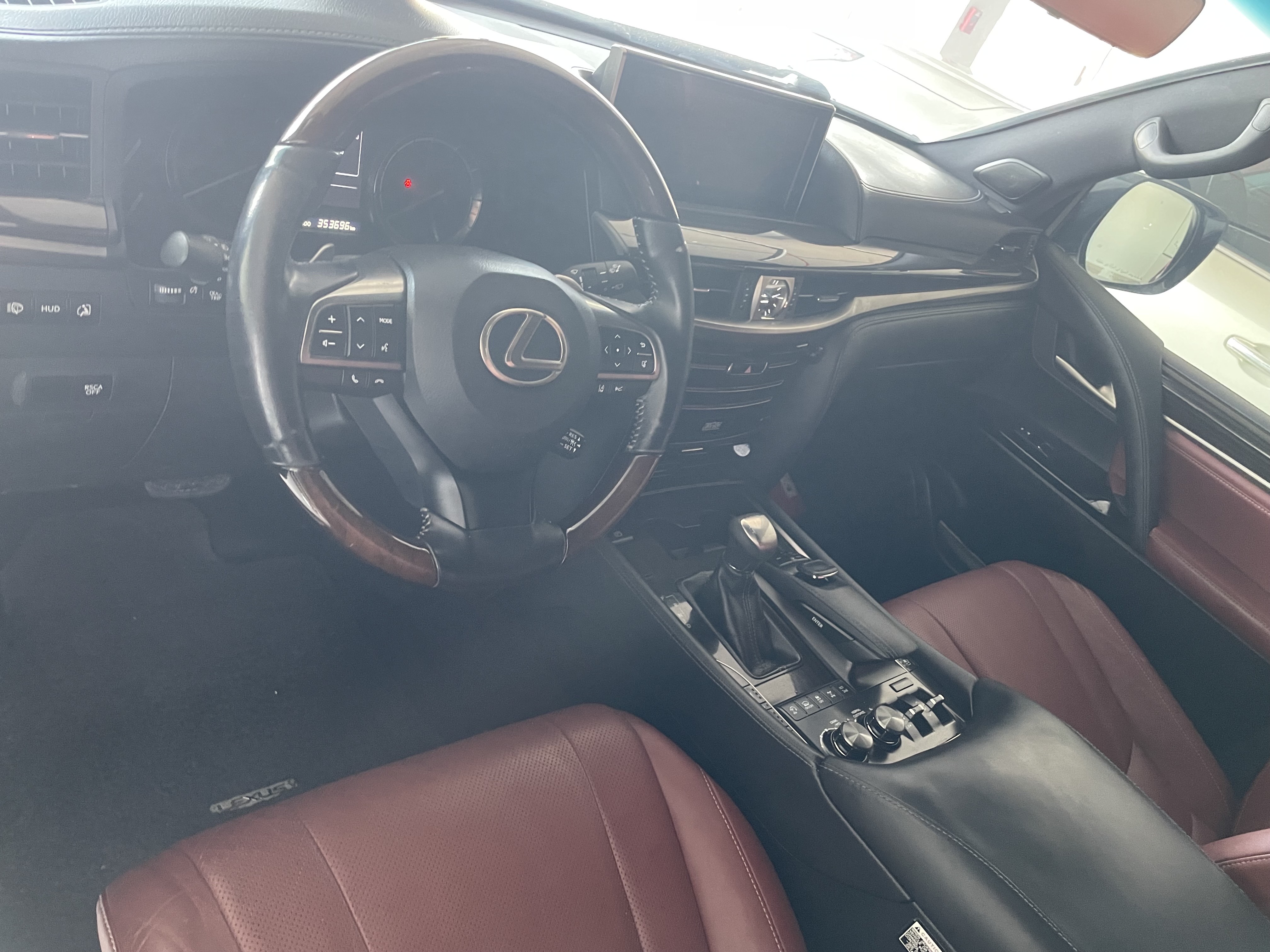 Lexus LX 570 S 2016 - Image 4