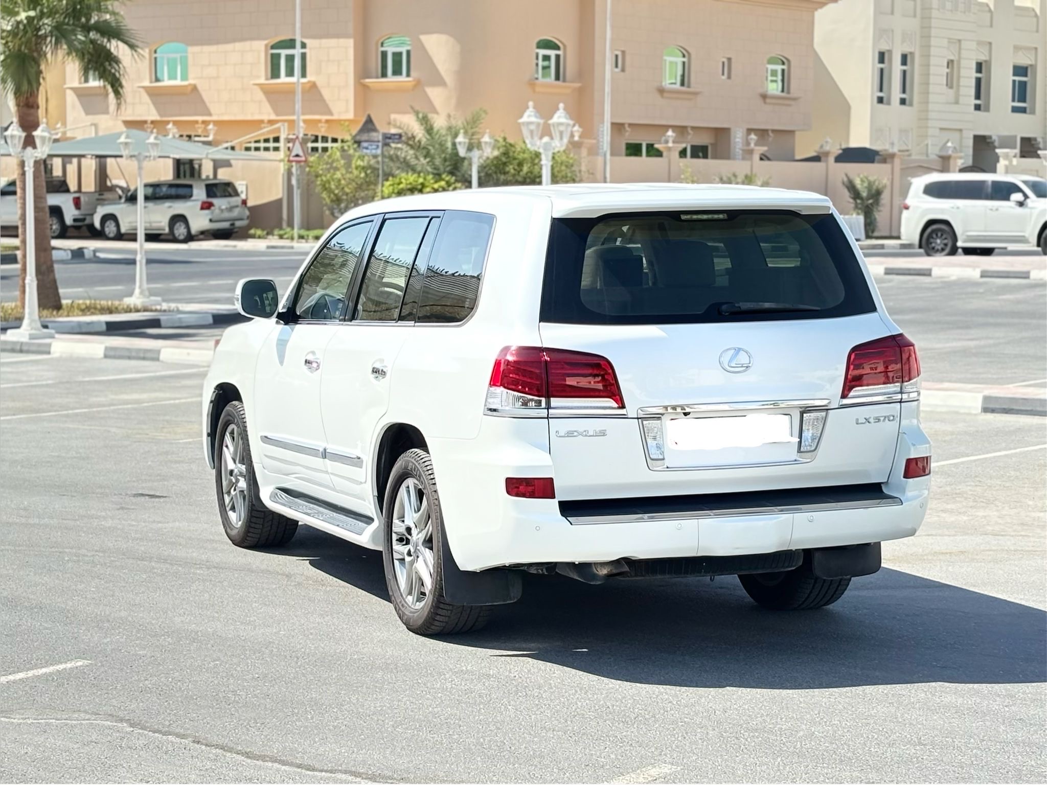 Lexus LX 570 2013 - Image 2