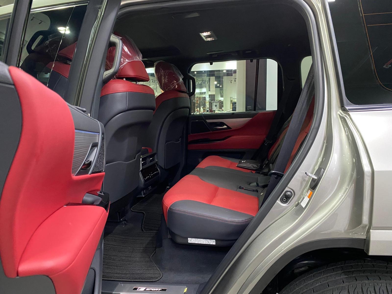 Lexus LX 600  F-Sport 2025 - Image 4