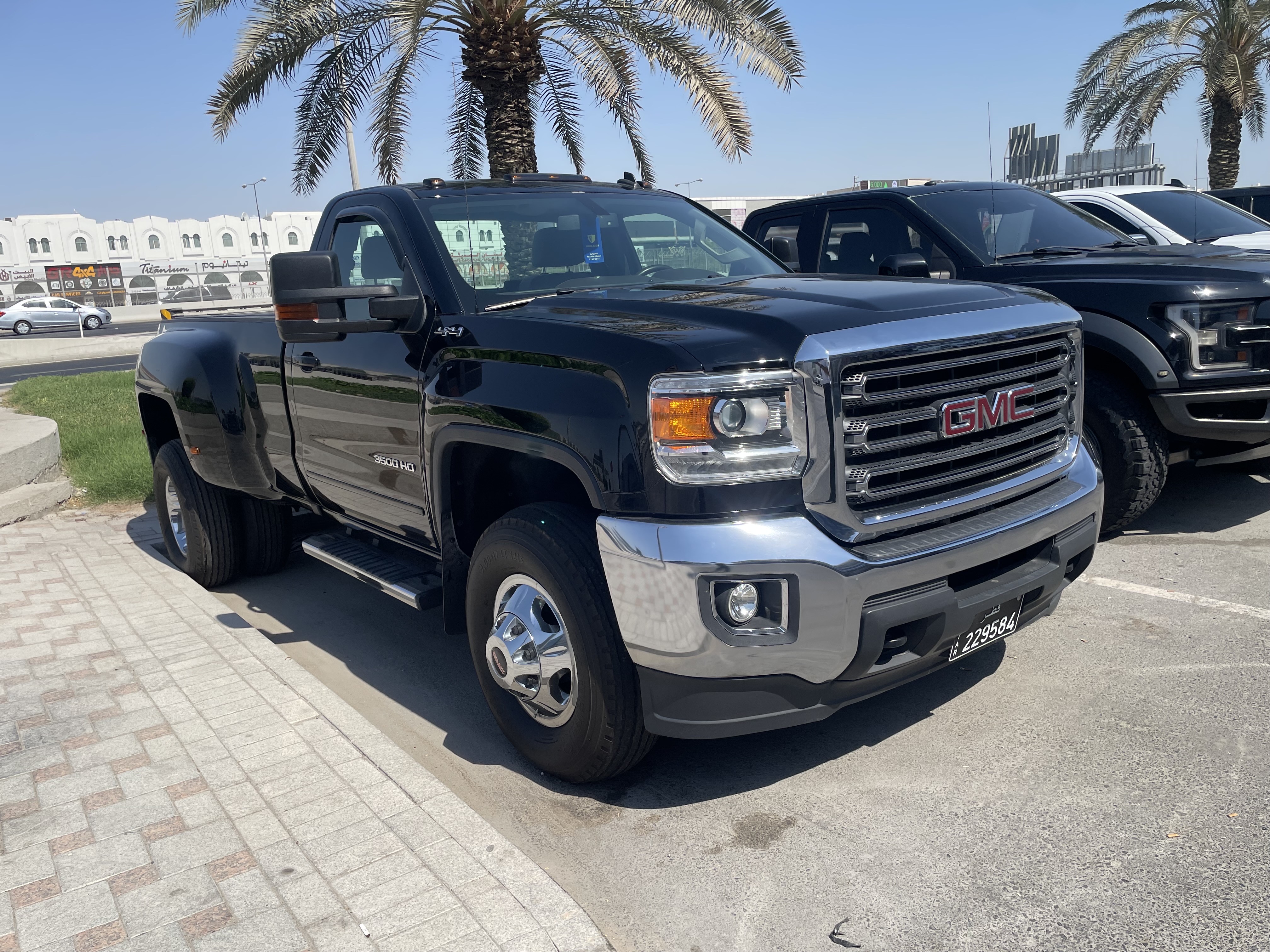 GMC Sierra 3500 HD 2018 - Image 2