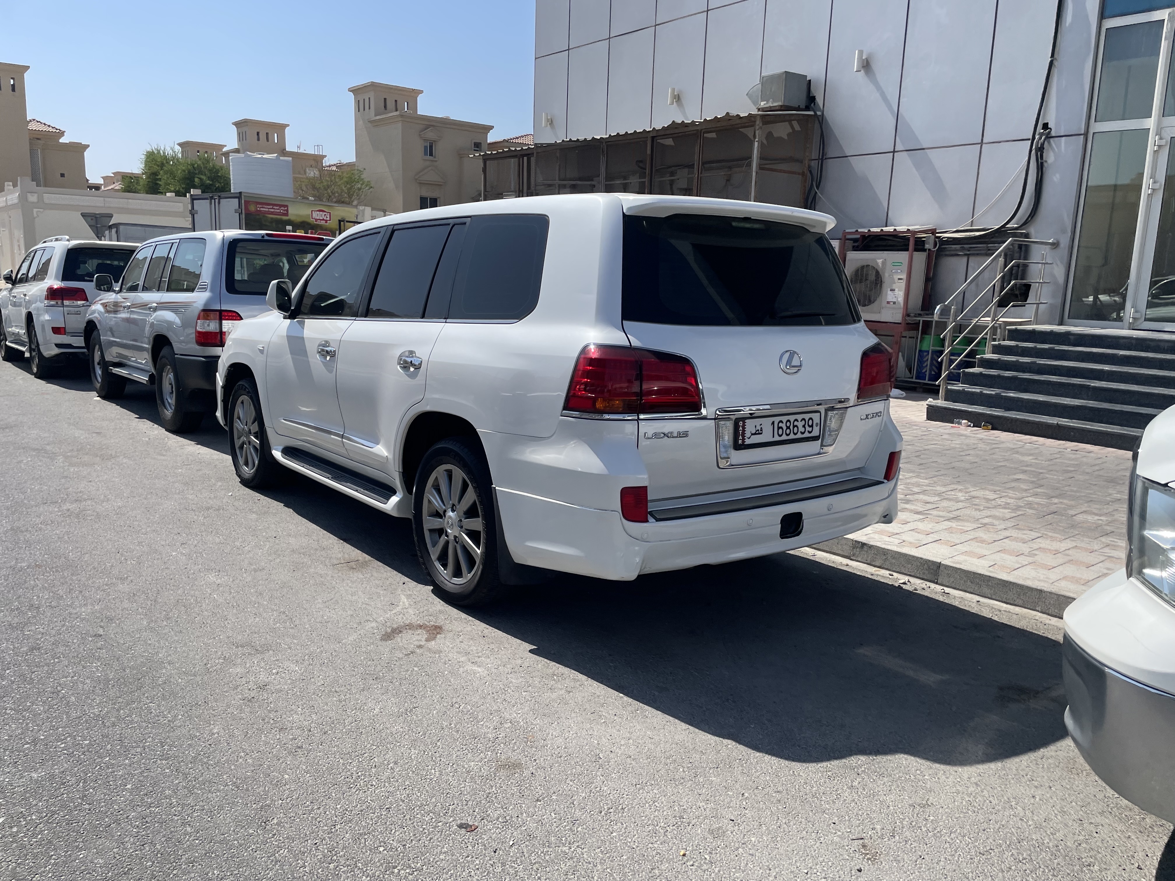 Lexus LX 570 2009 - Image 2