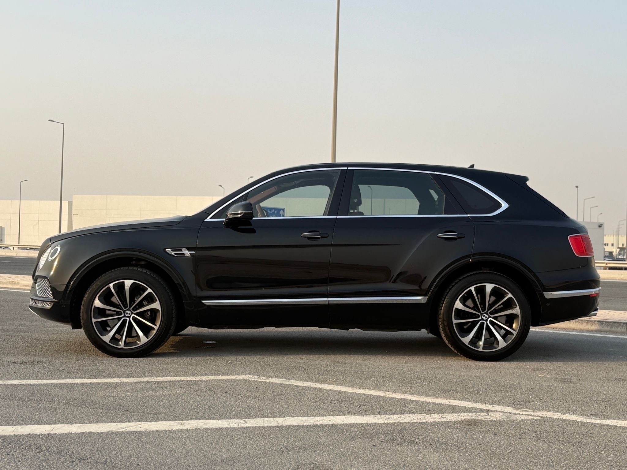 Bentley Bentayga 2018 - Image 2
