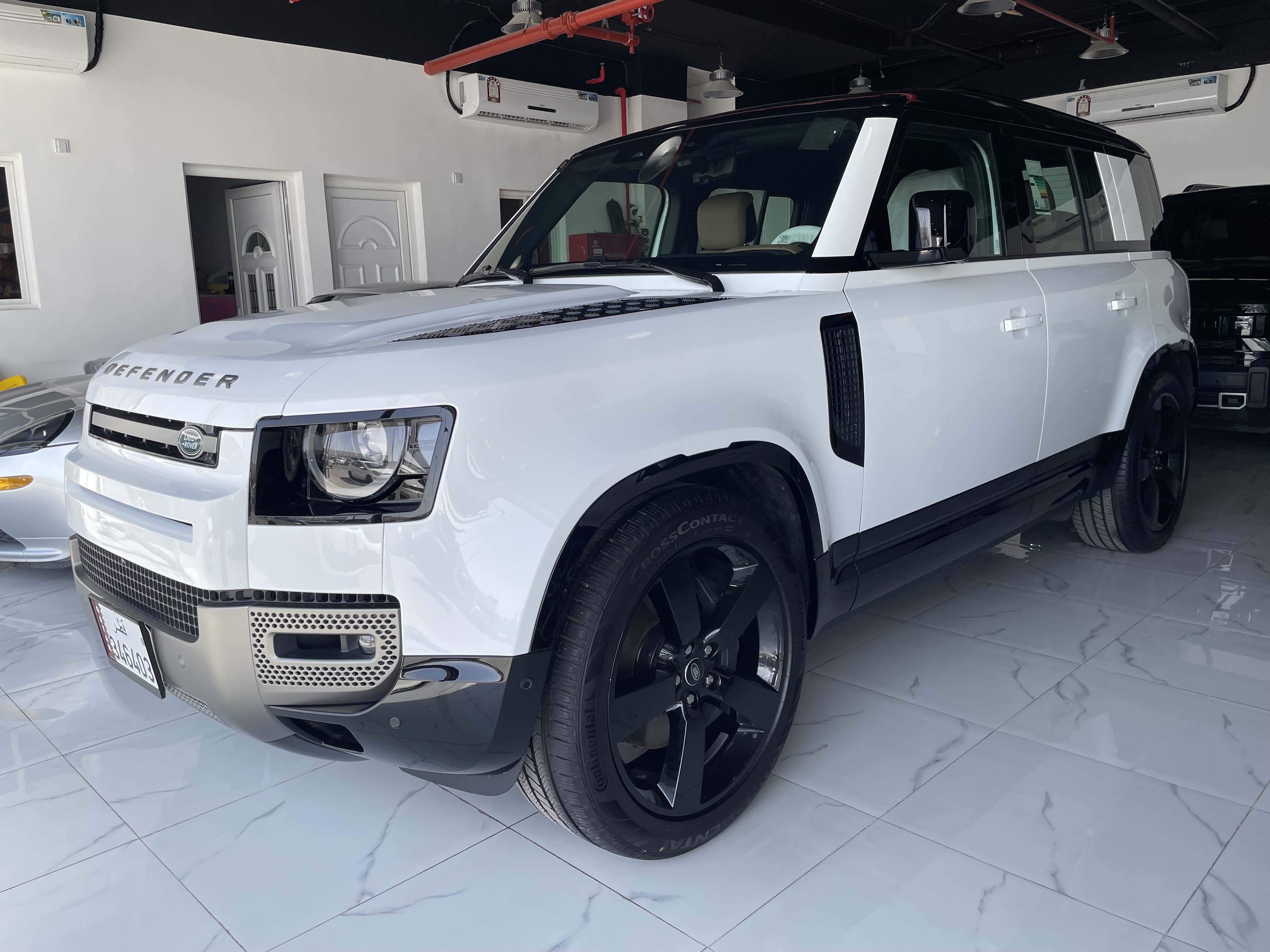 Land Rover Defender 2025