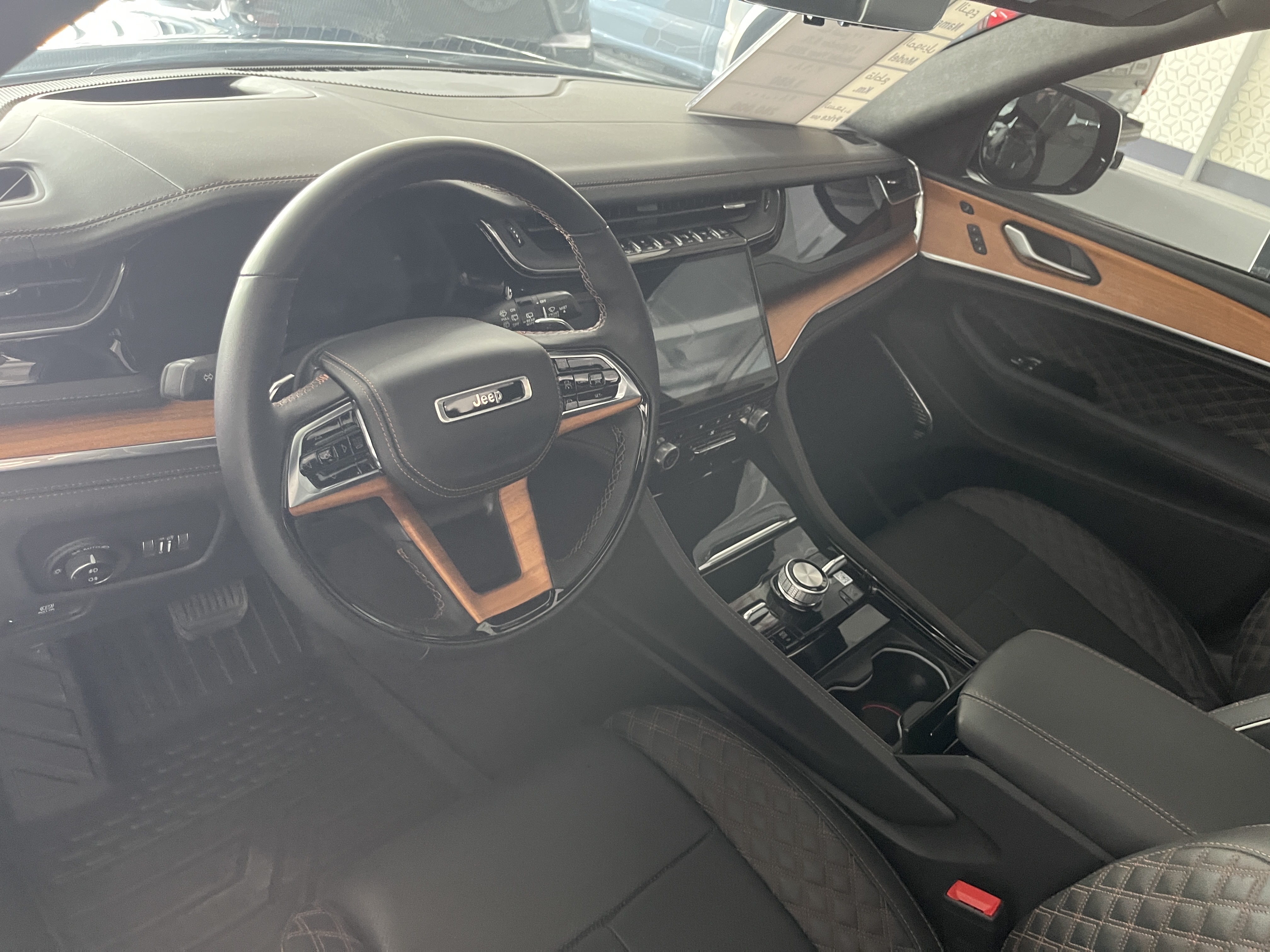 Jeep Grand Cherokee Summit 2023 - Image 3