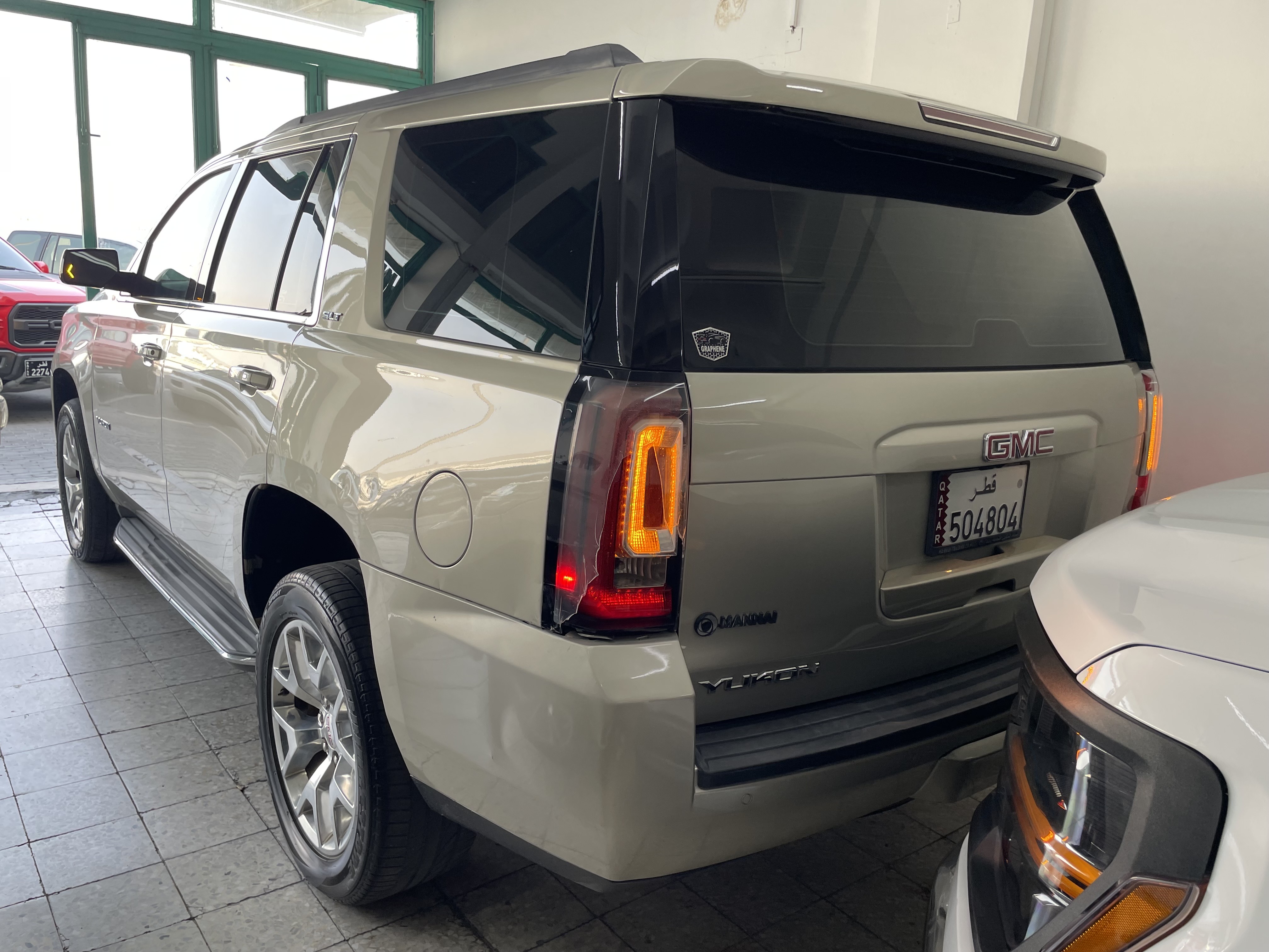 GMC Yukon SLT 2015 - Image 2