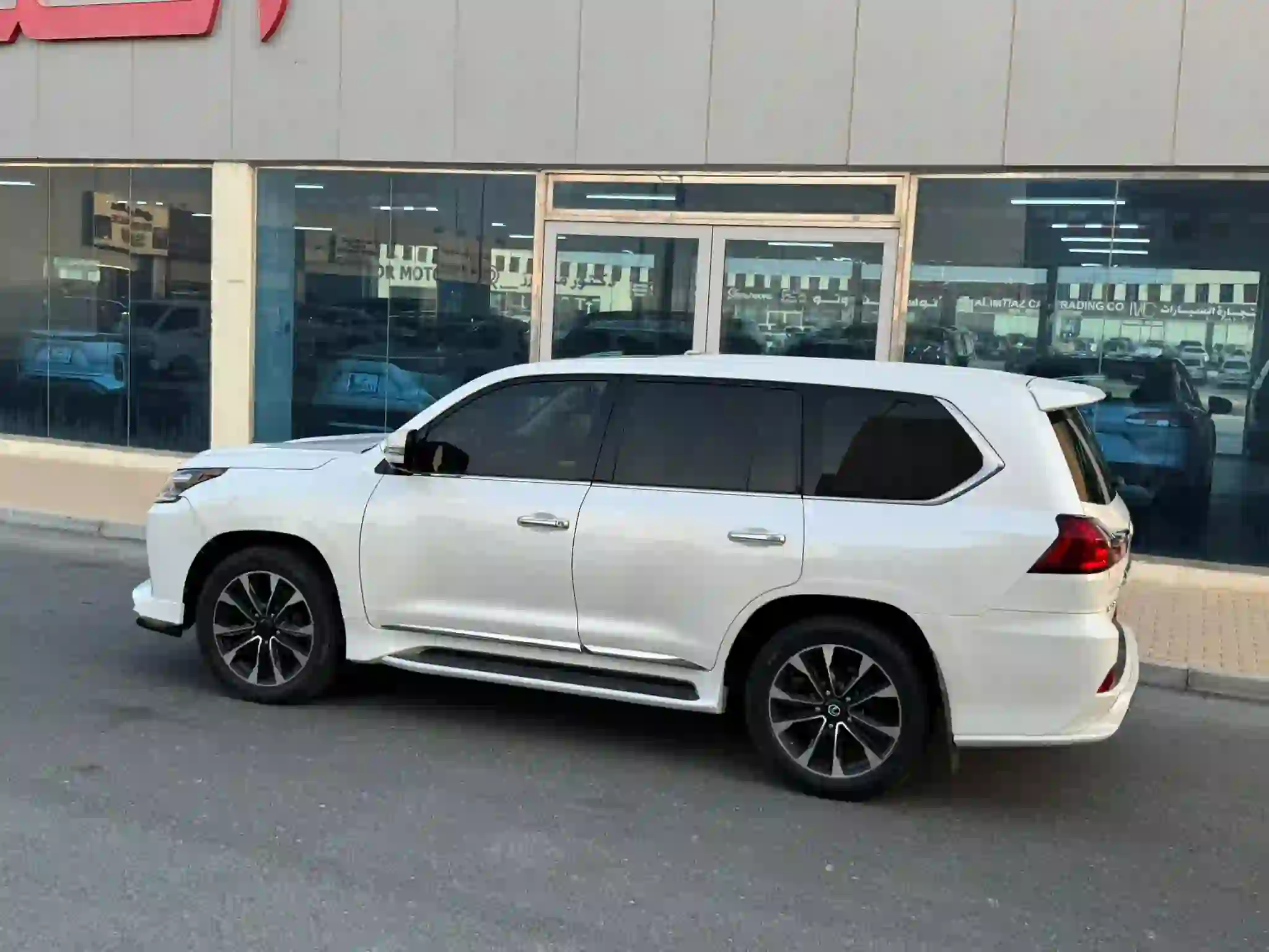 Lexus LX 570 S Black Edition 2016 - Image 3