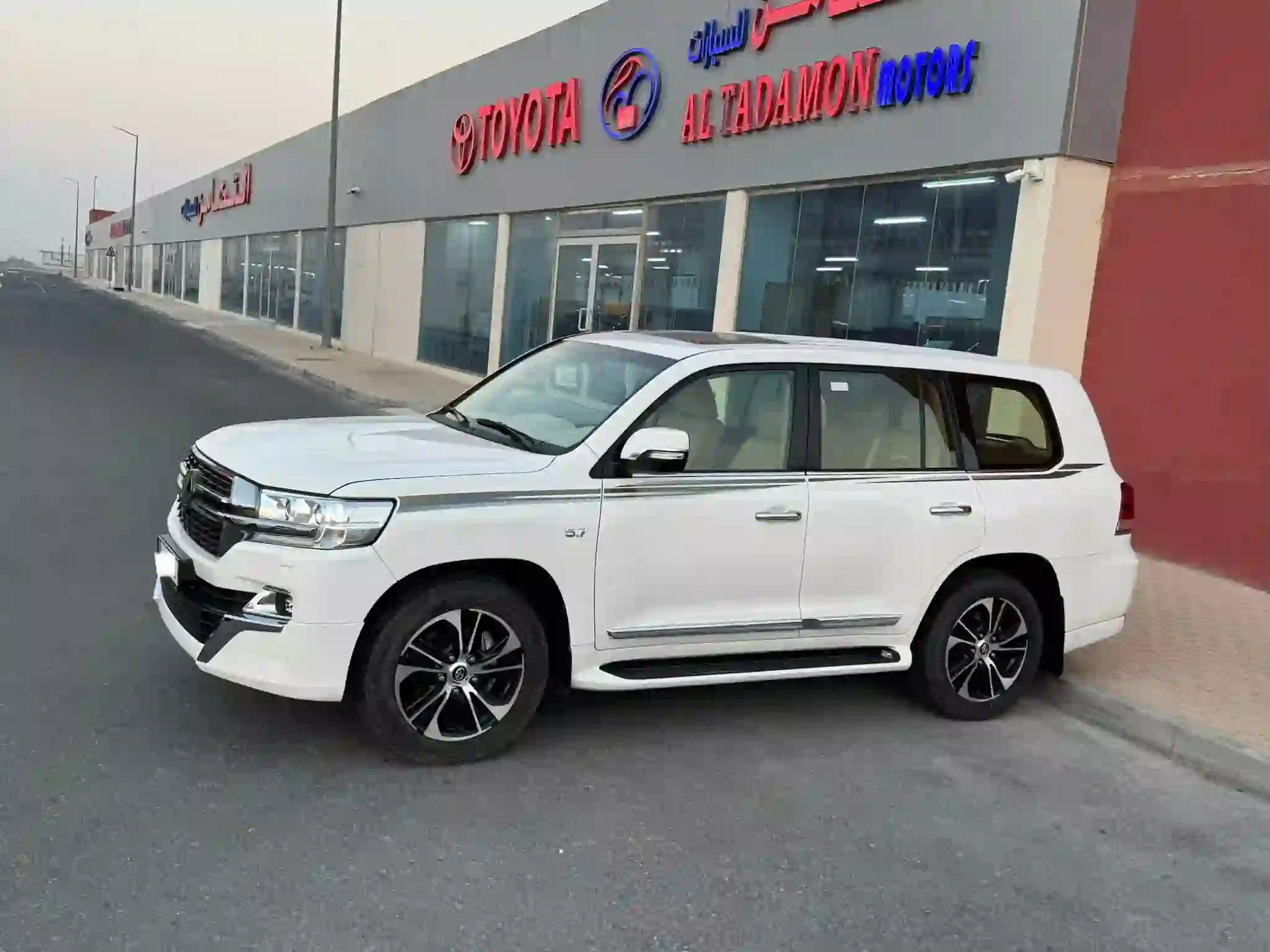 Toyota Land Cruiser VX.R 2021 - Image 2