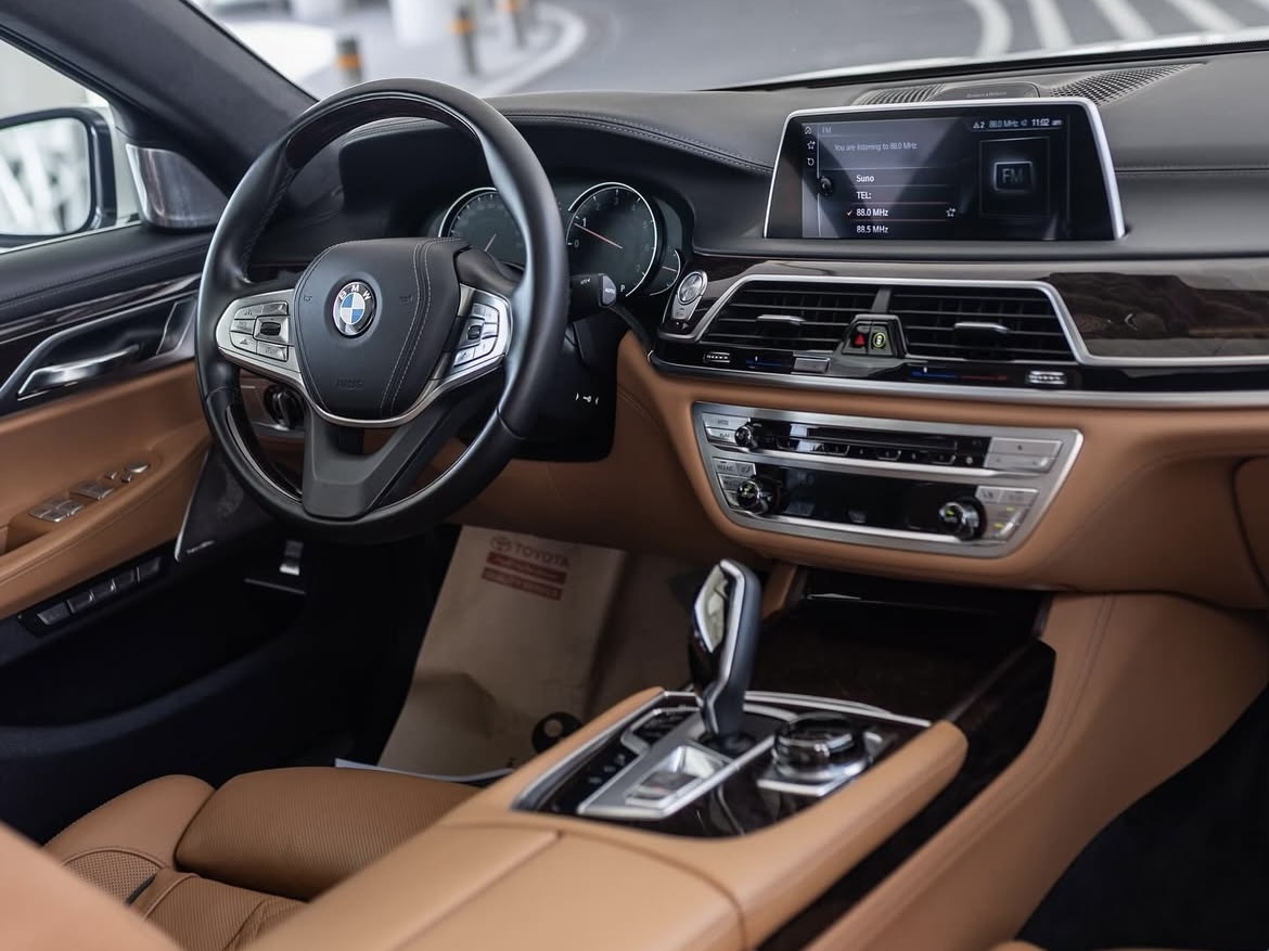 BMW 7-Series 750 Li - Image 3