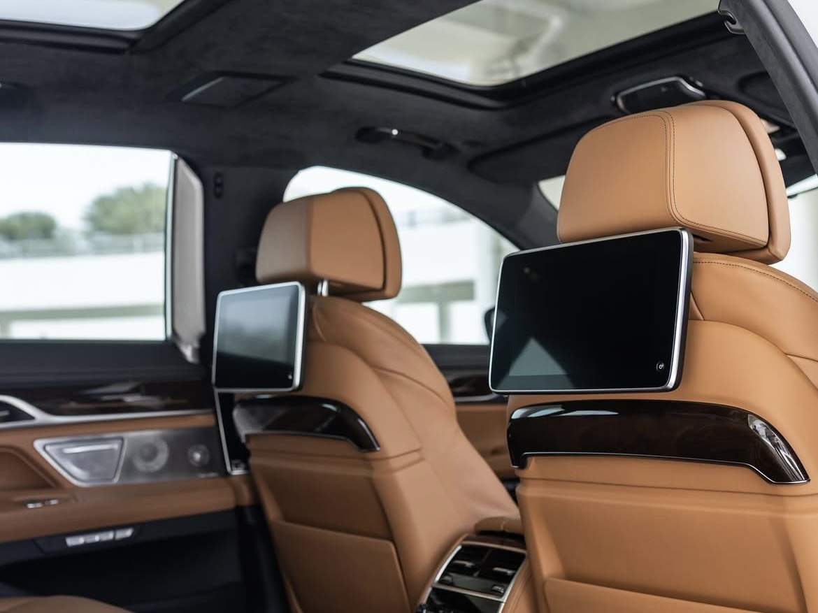 BMW 7-Series 750 Li - Image 4