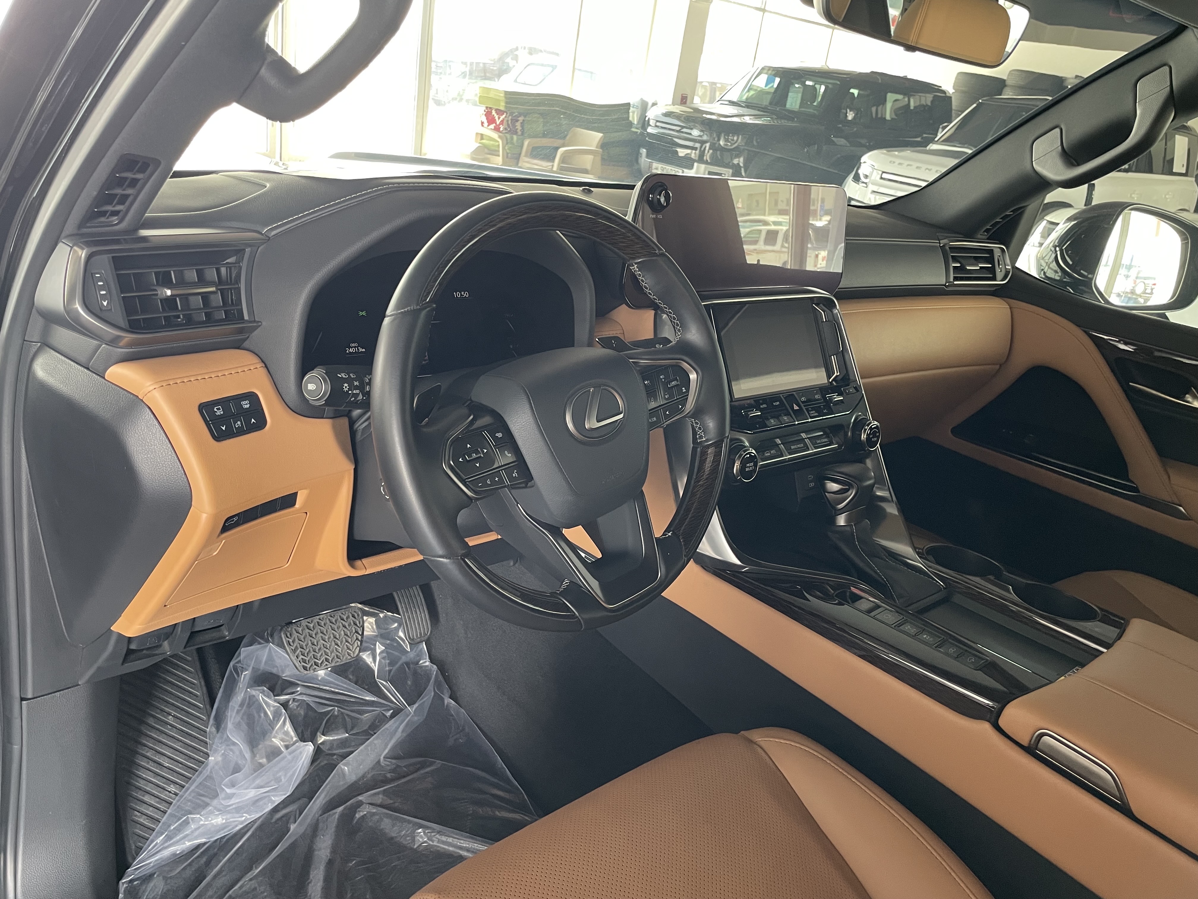 Lexus LX 600 Luxury  2024 - Image 3