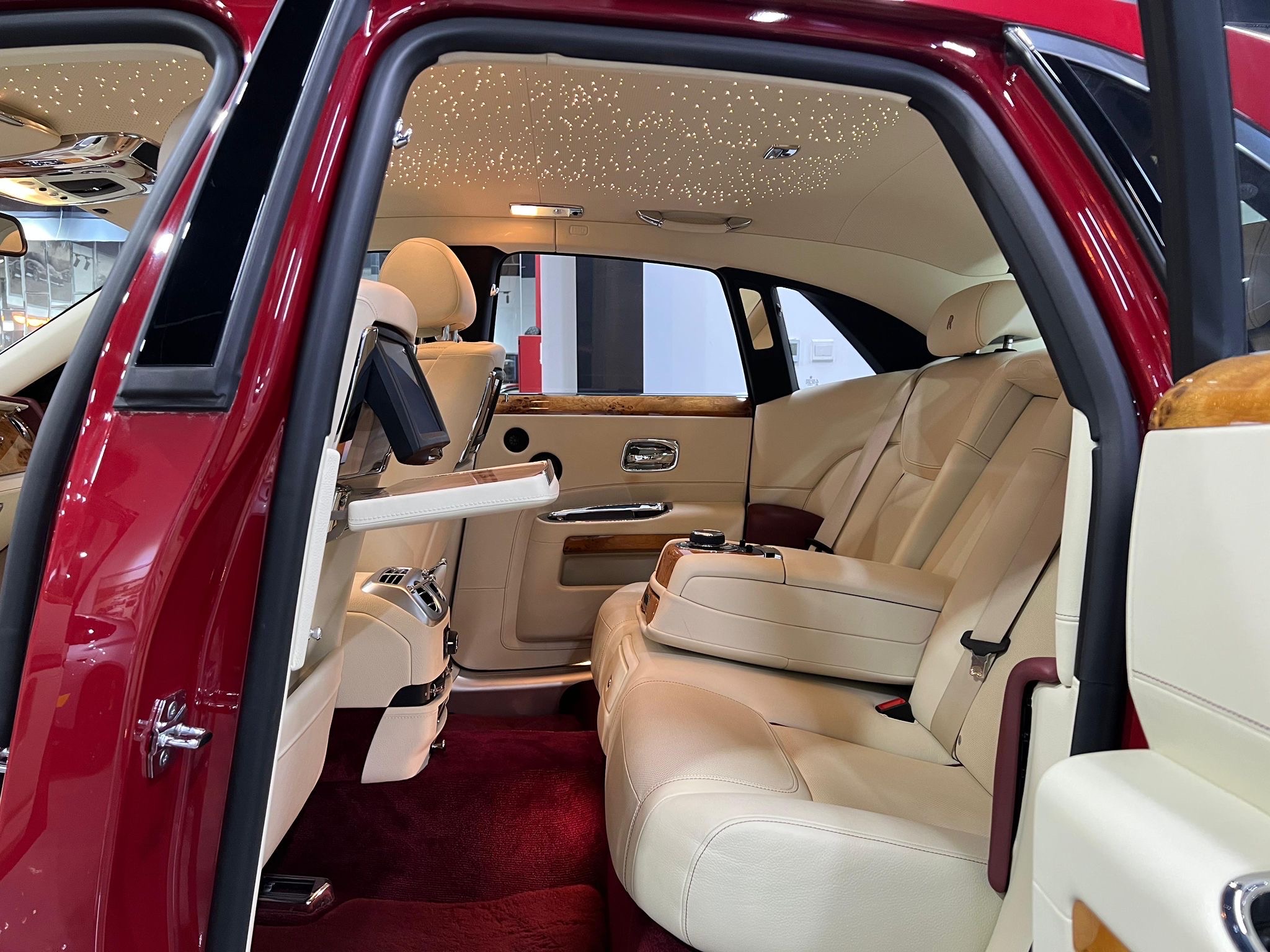 Rolls-Royce Ghost 2016 - Image 4