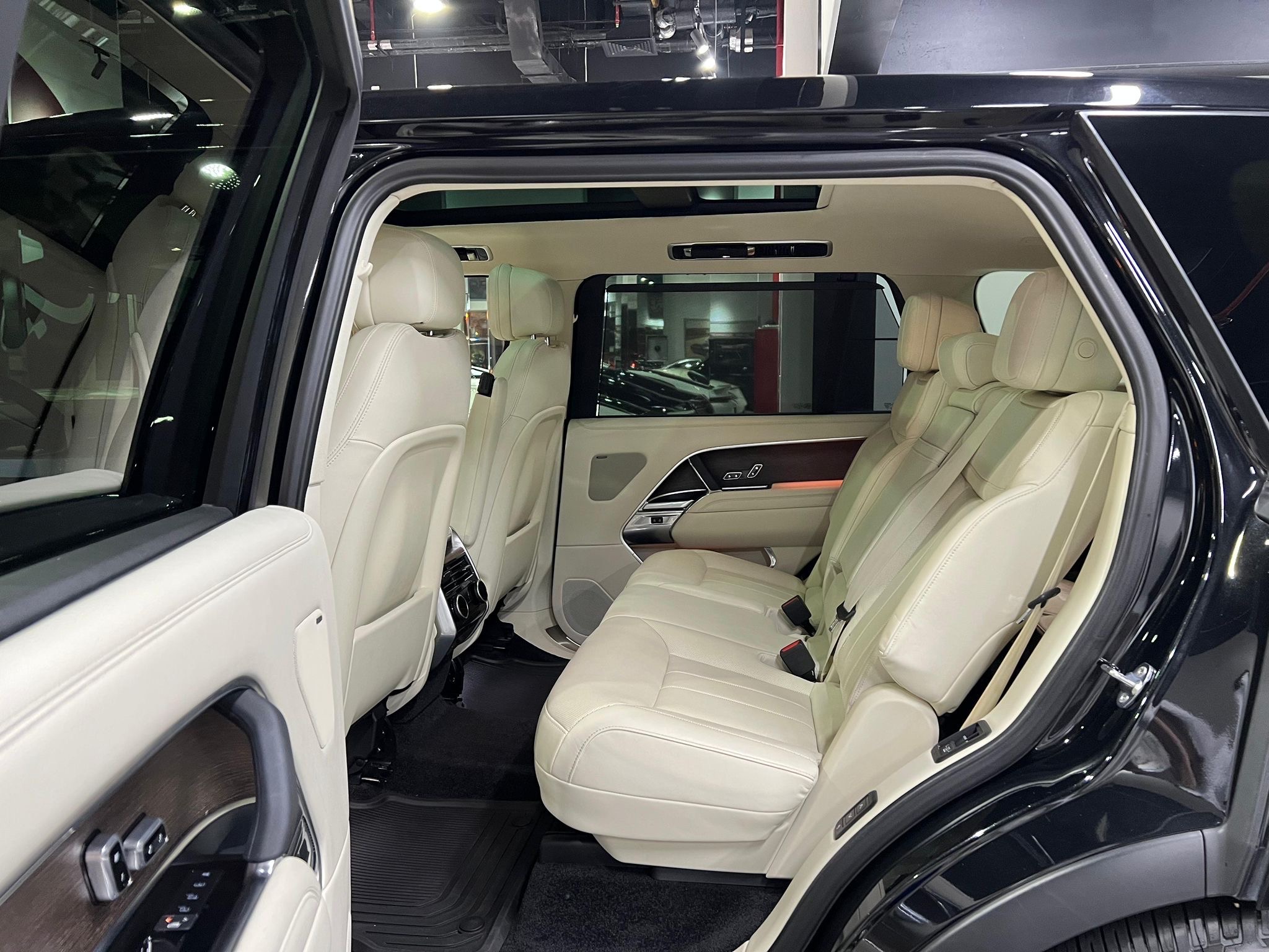 Land Rover Range Vogue 2023 - Image 3