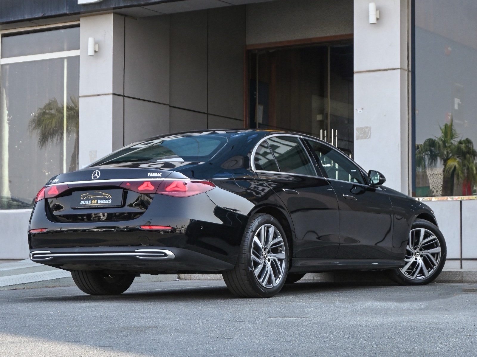 Mercedes-Benz E-Class Sedan 200 2024 - Image 2
