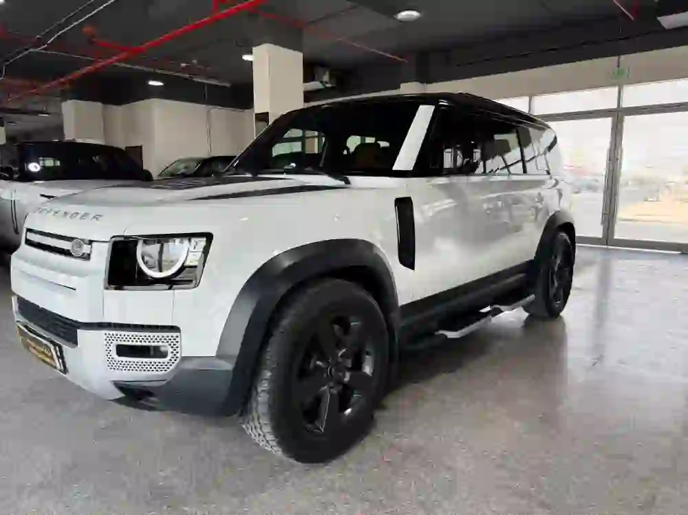 لاند روفر Defender 2023 - Image 2