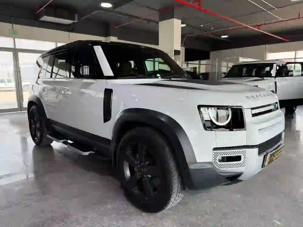لاند روفر Defender 2023 - Image 3