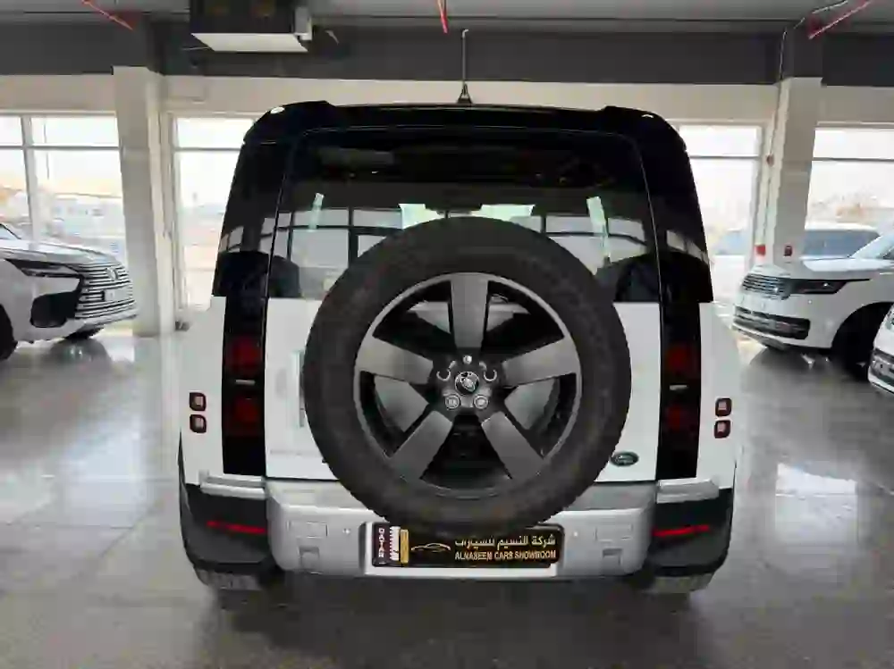 لاند روفر Defender 2023 - Image 4