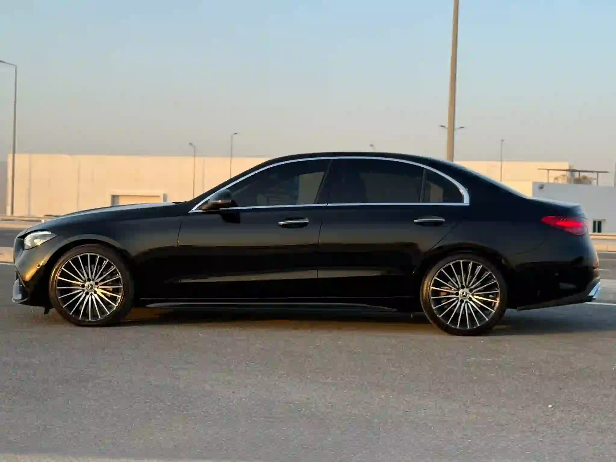 Mercedes-Benz C-Class Sedan 200 2023 - Image 4