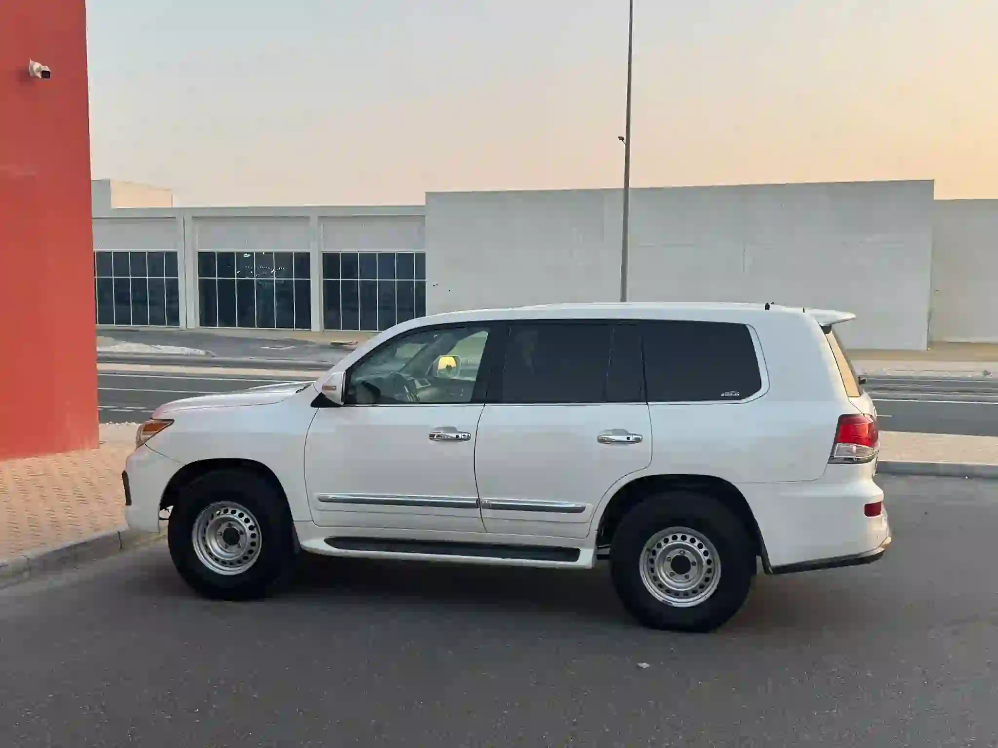 Lexus LX 570 2009 - Image 2