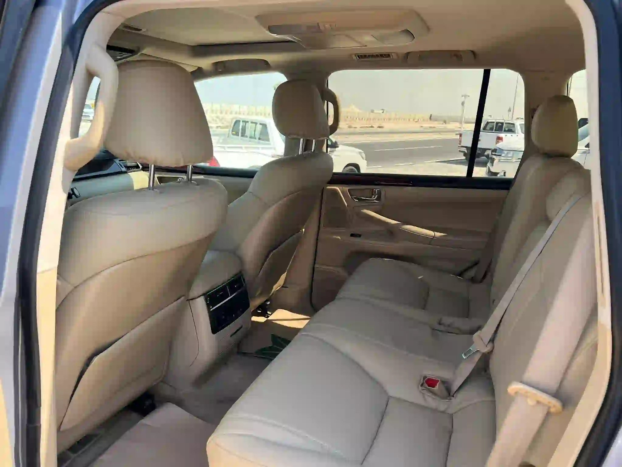 لكزس ال اكس 570 2008 - Image 3