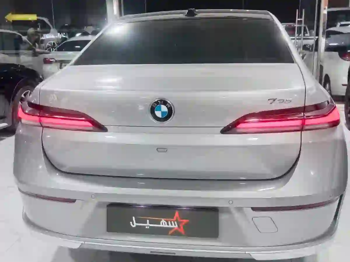 بي أم دبليو الفئة السابعة 750 اي ال 2023 - Image 2
