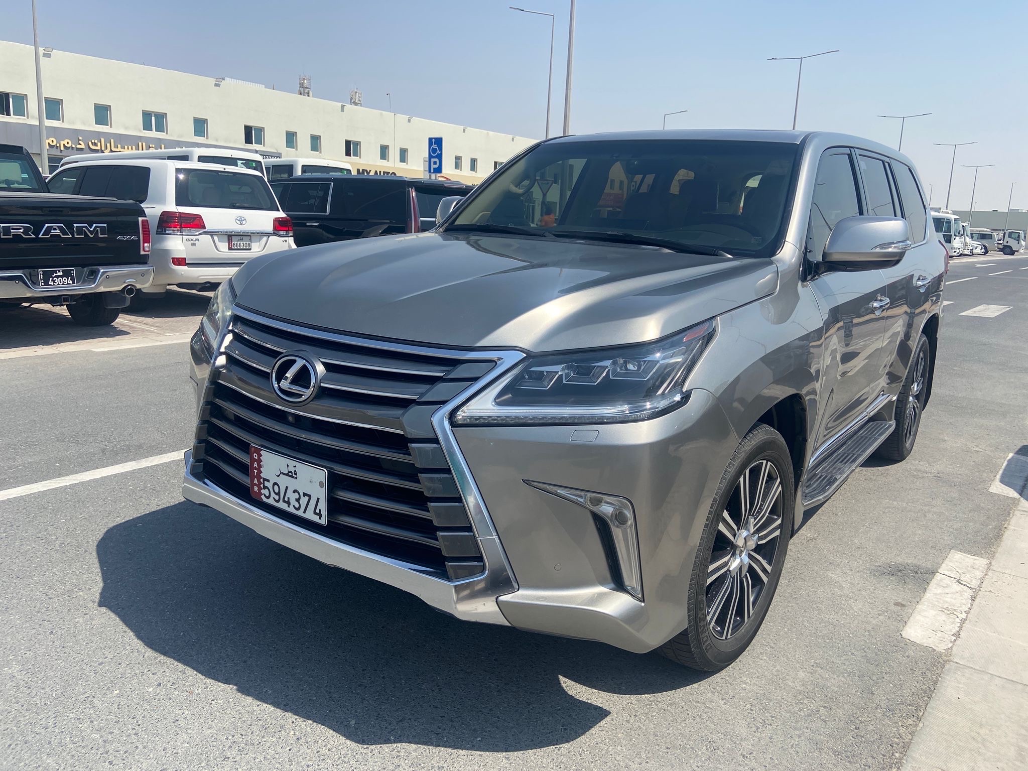 Lexus LX 570 S 2016 - Image 2